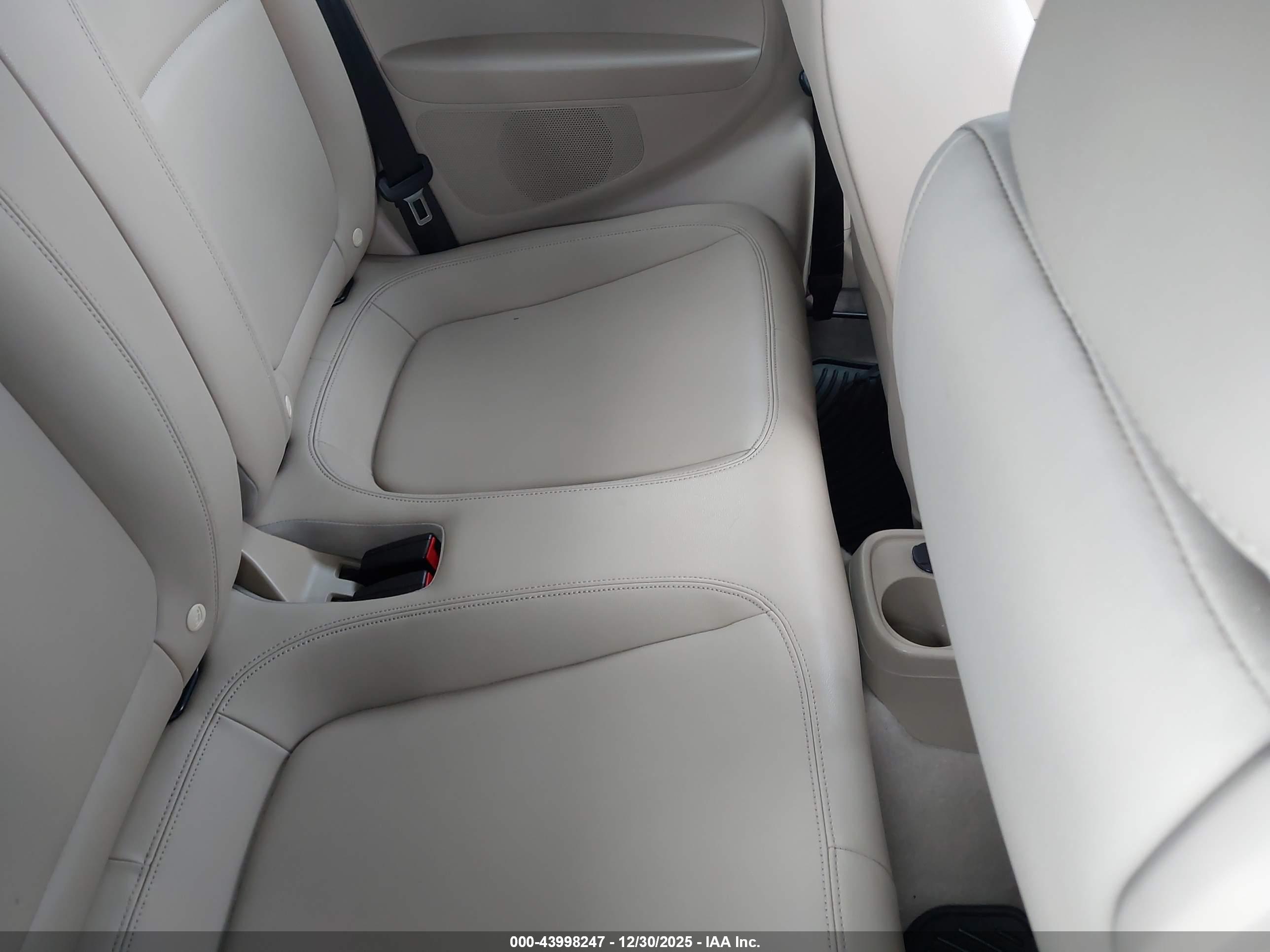 VOLKSWAGEN BEETLE image 8