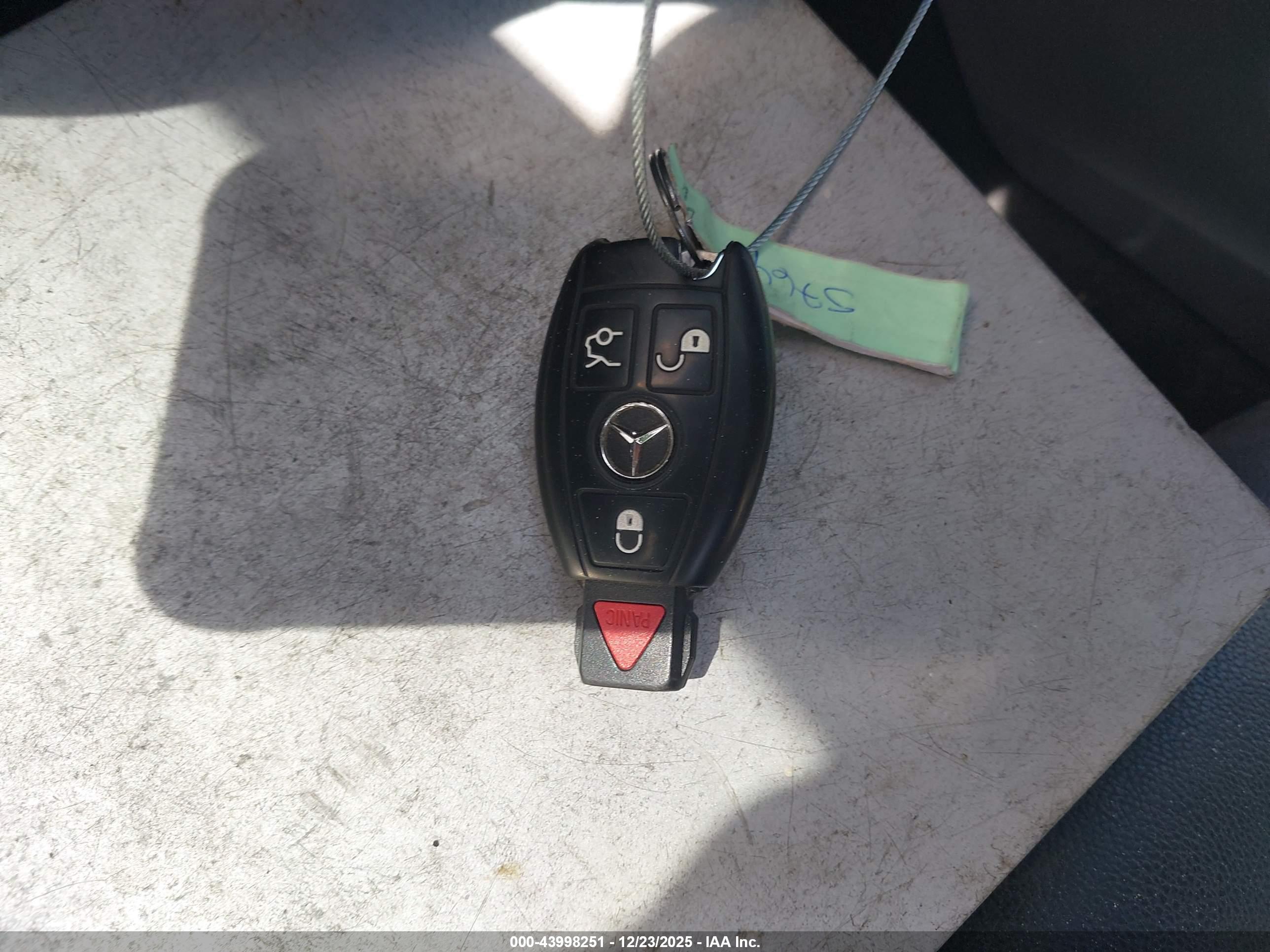 MERCEDES-BENZ E image 11