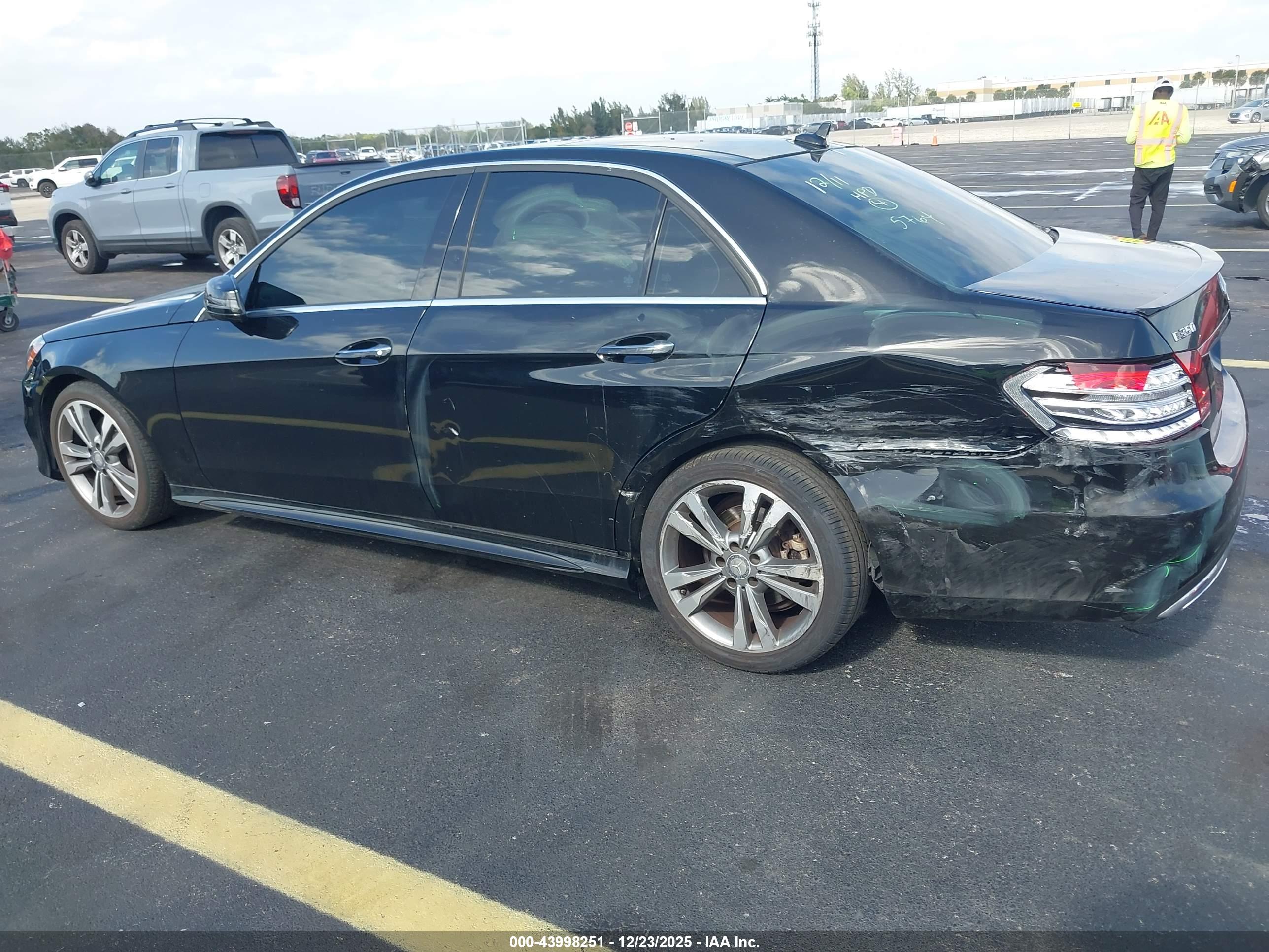 MERCEDES-BENZ E image 6