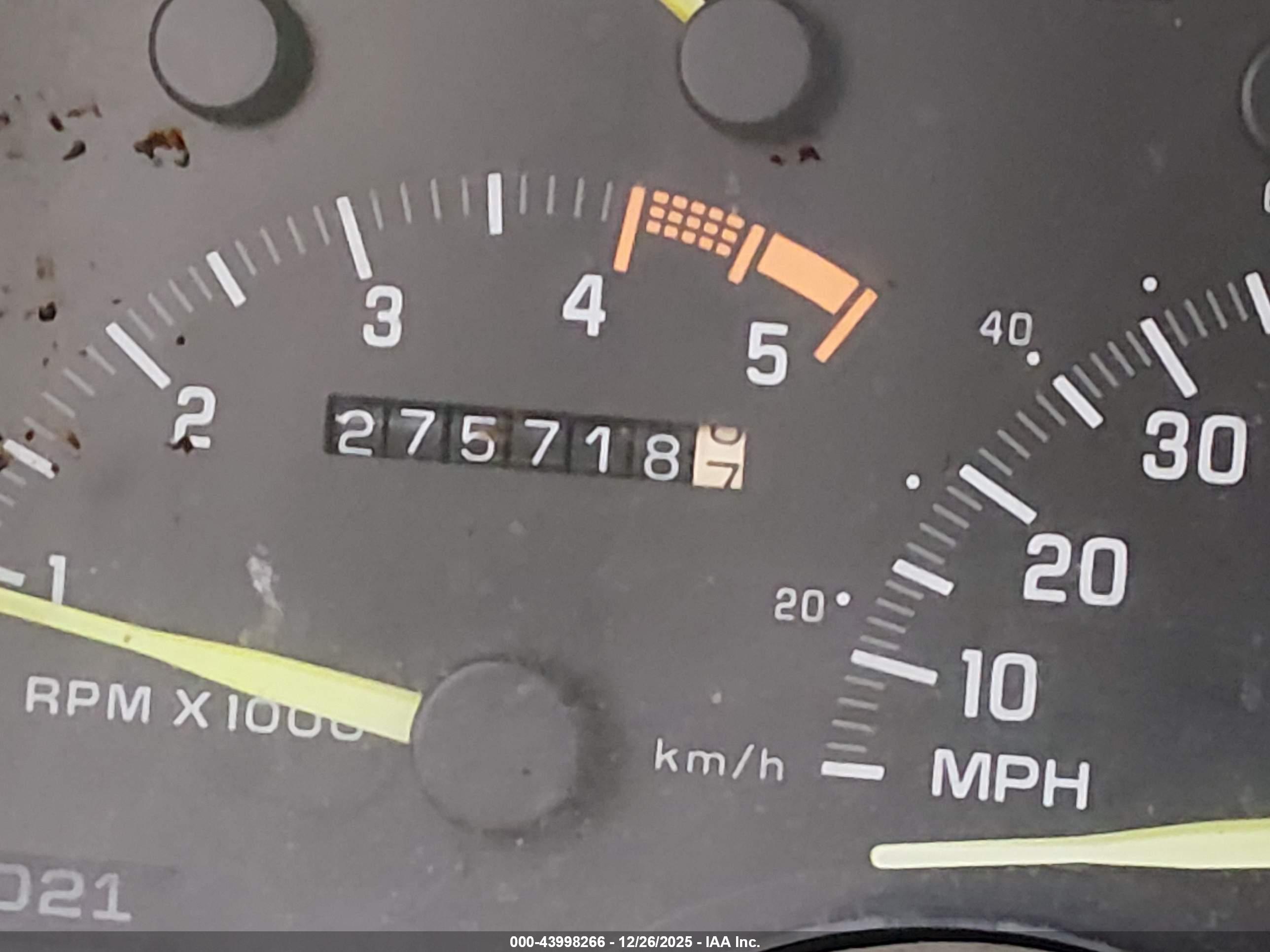 CHEVROLET SUBURBAN image 6