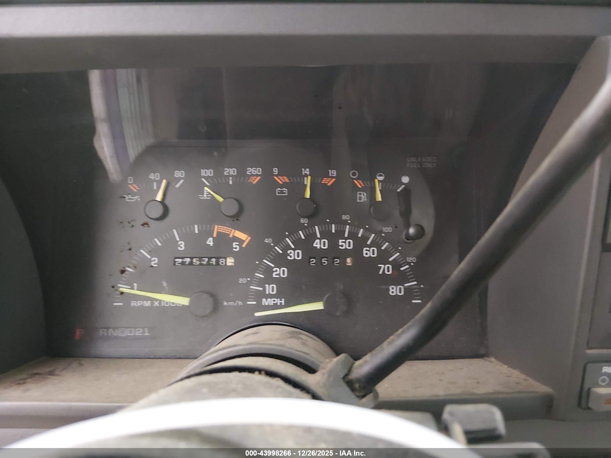 CHEVROLET SUBURBAN image 7