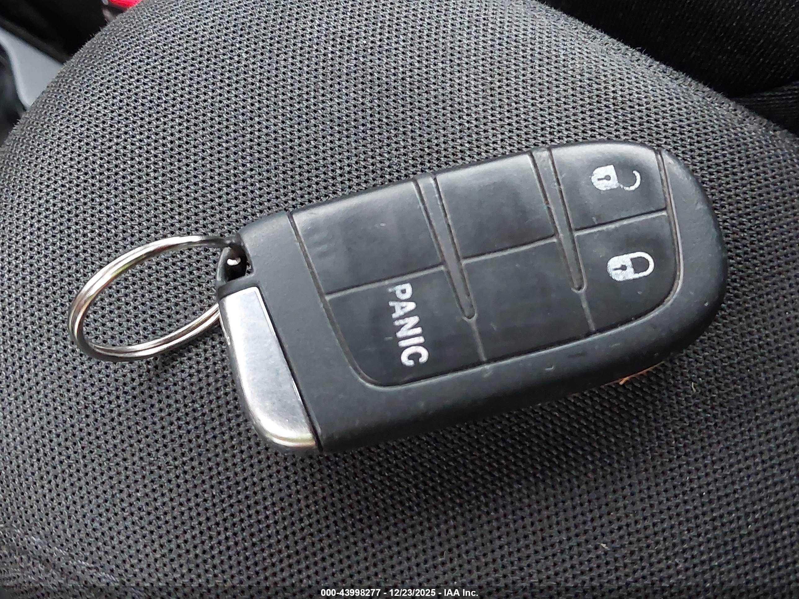 JEEP RENEGADE image 11