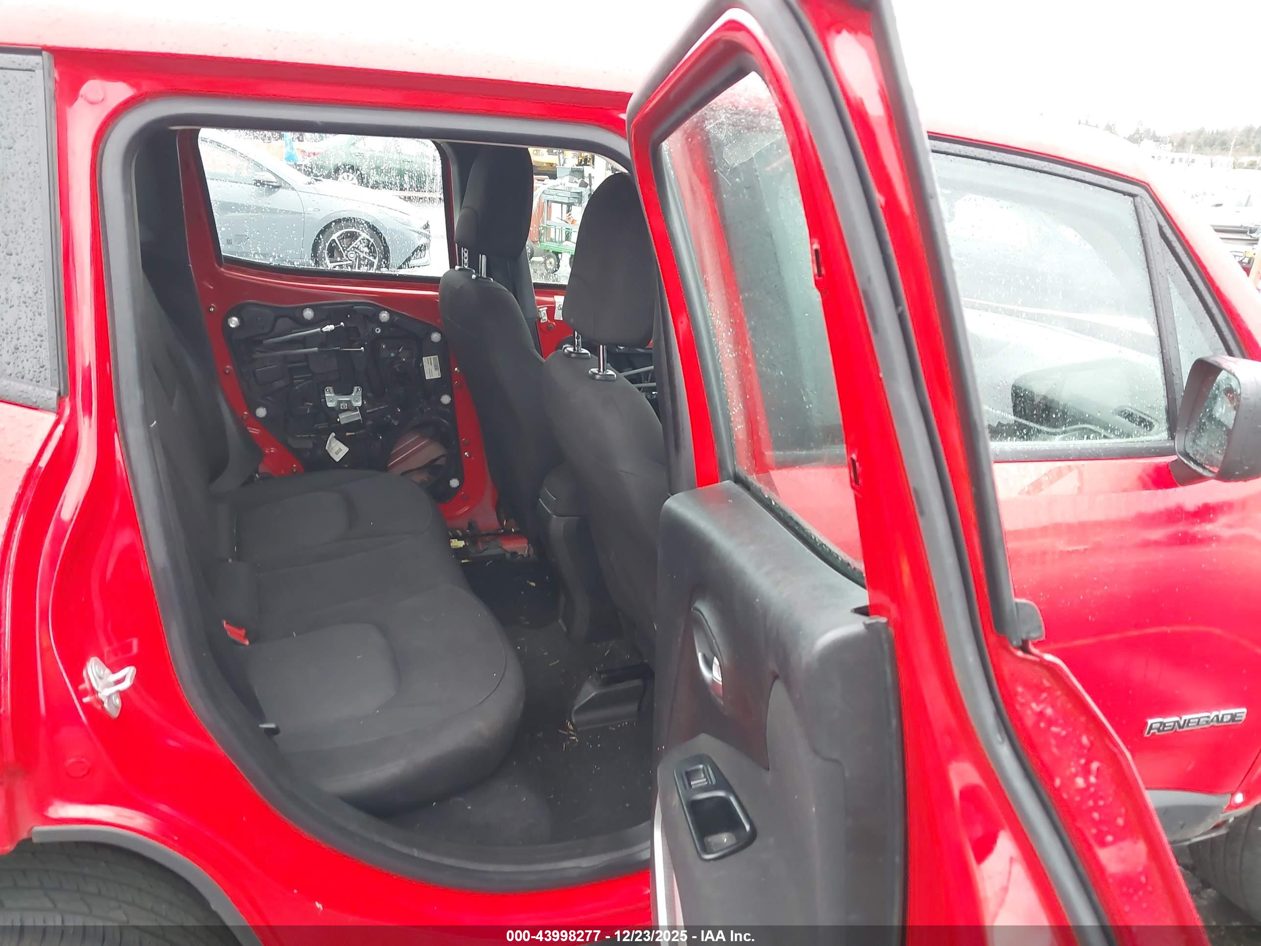 JEEP RENEGADE image 8