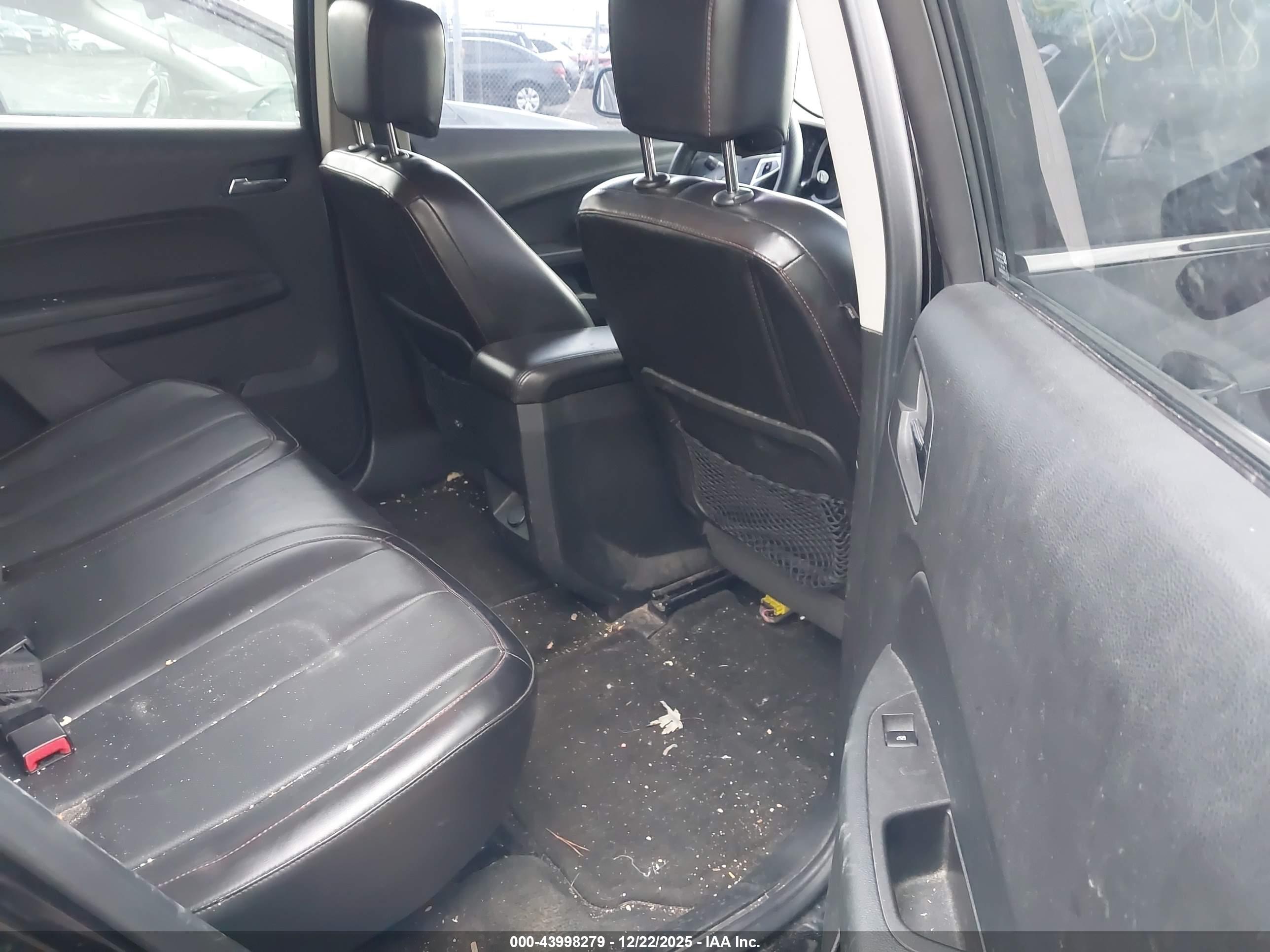 CHEVROLET EQUINOX image 8