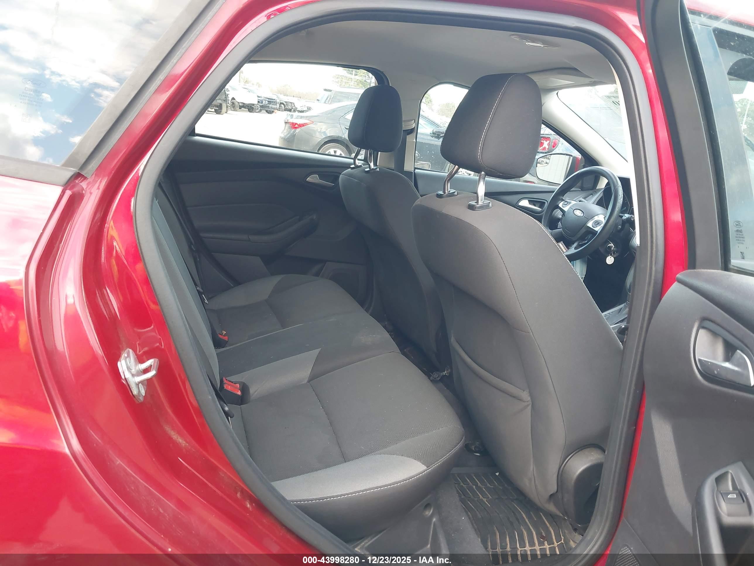 FORD FOCUS image 8
