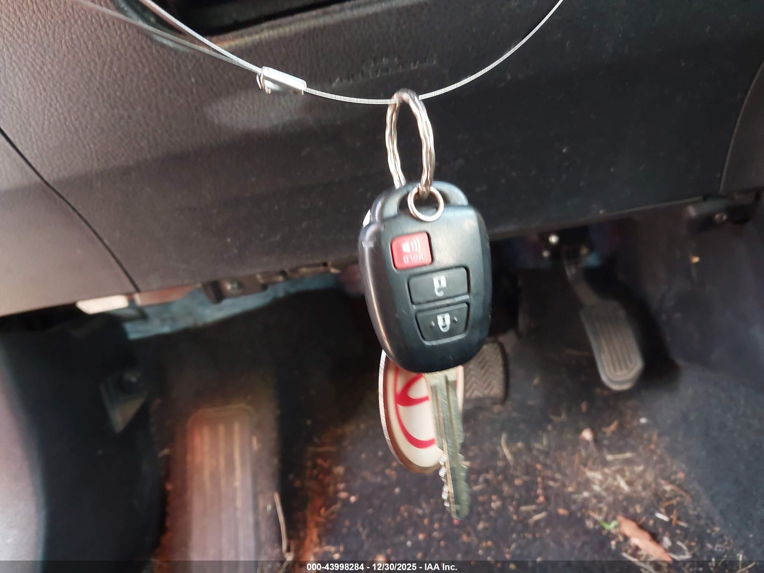 TOYOTA RAV4 image 11