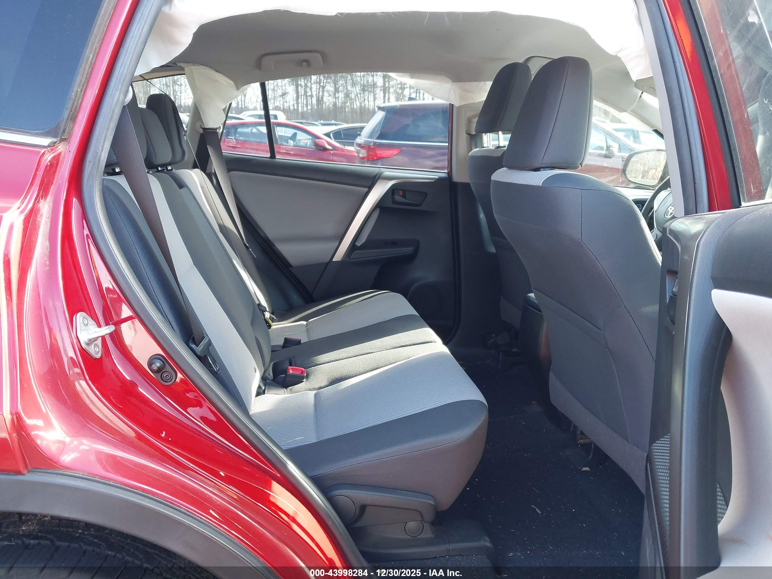 TOYOTA RAV4 image 8