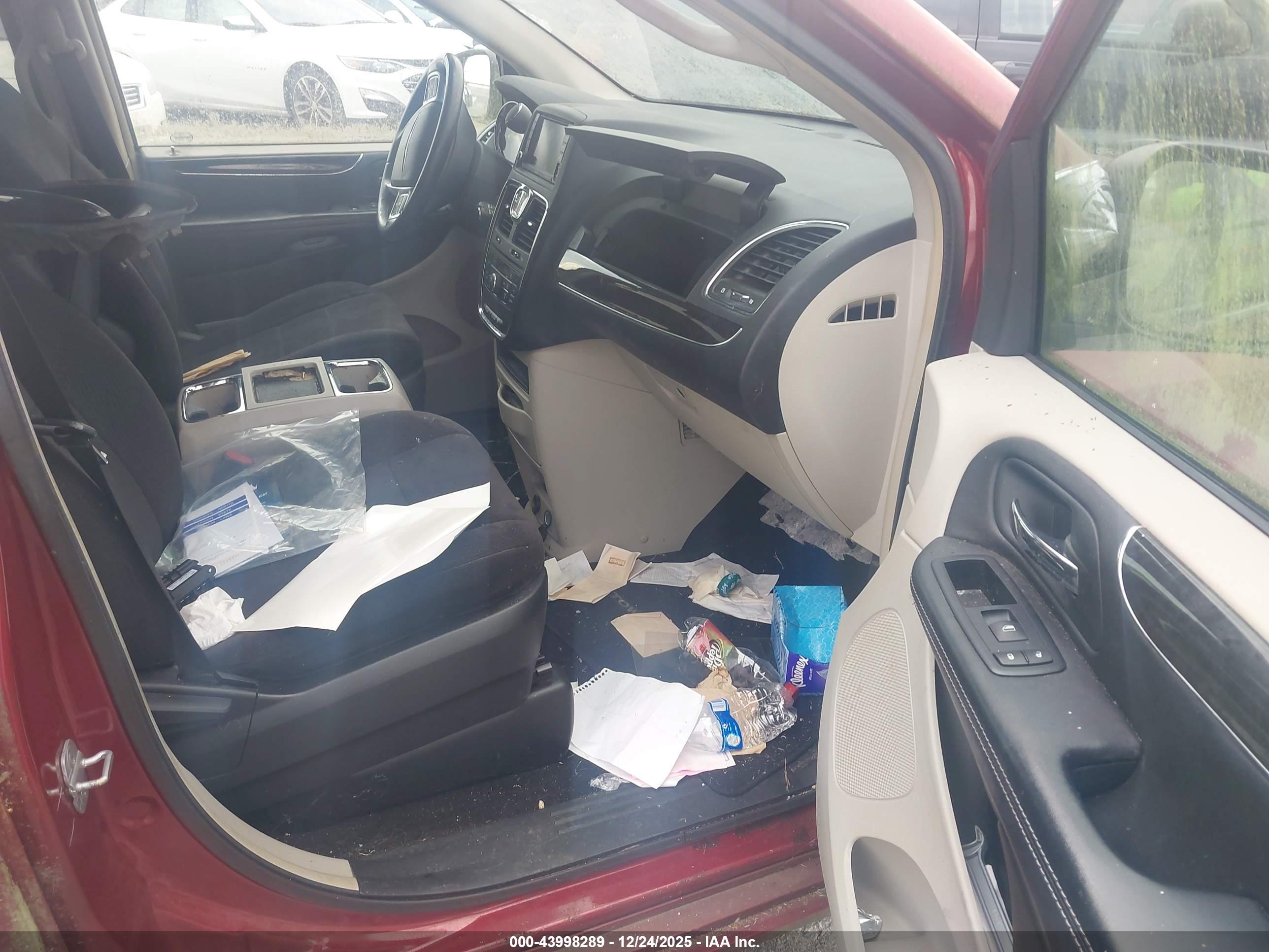 CHRYSLER TOWN image 5