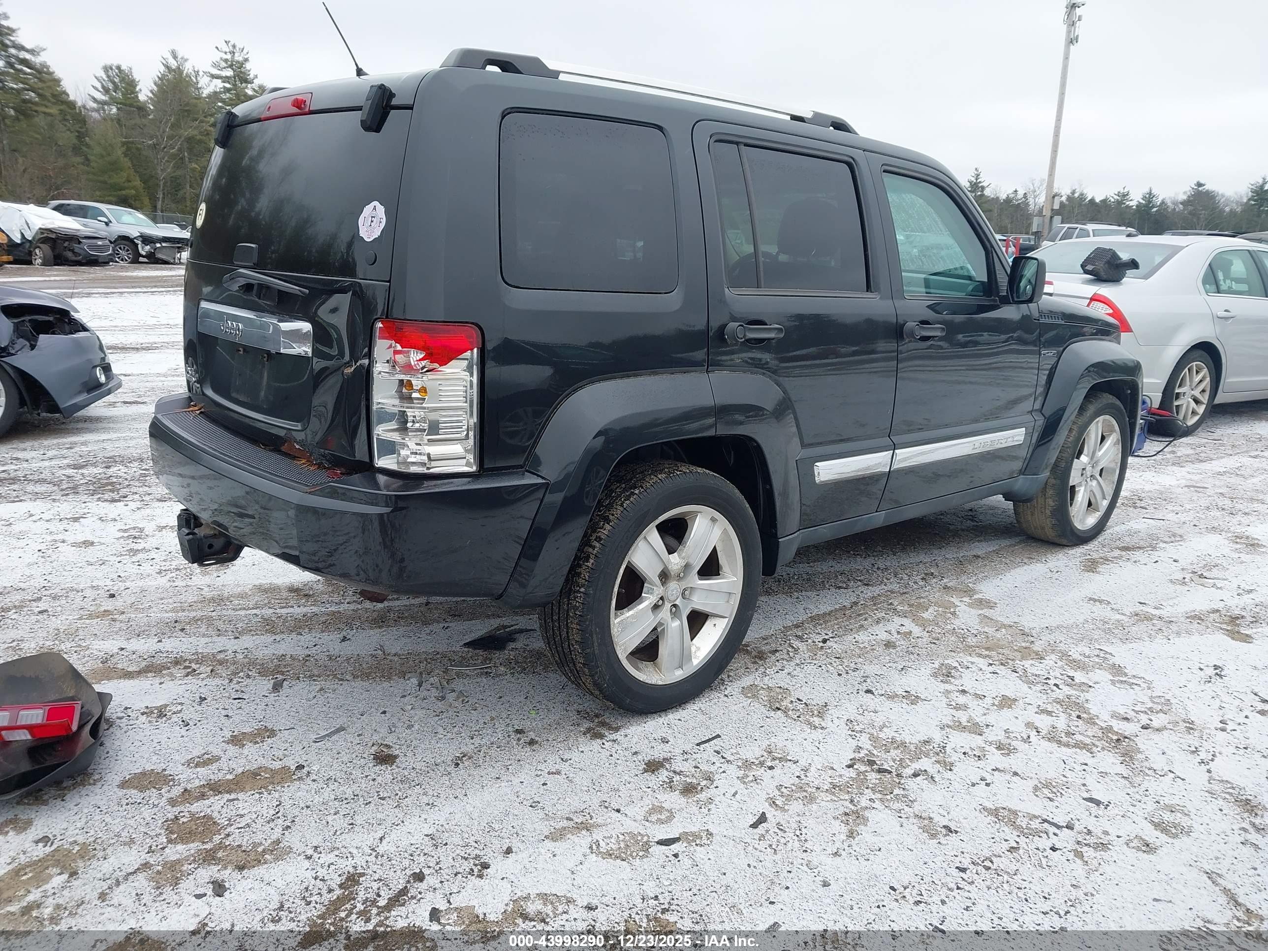 JEEP LIBERTY image 4