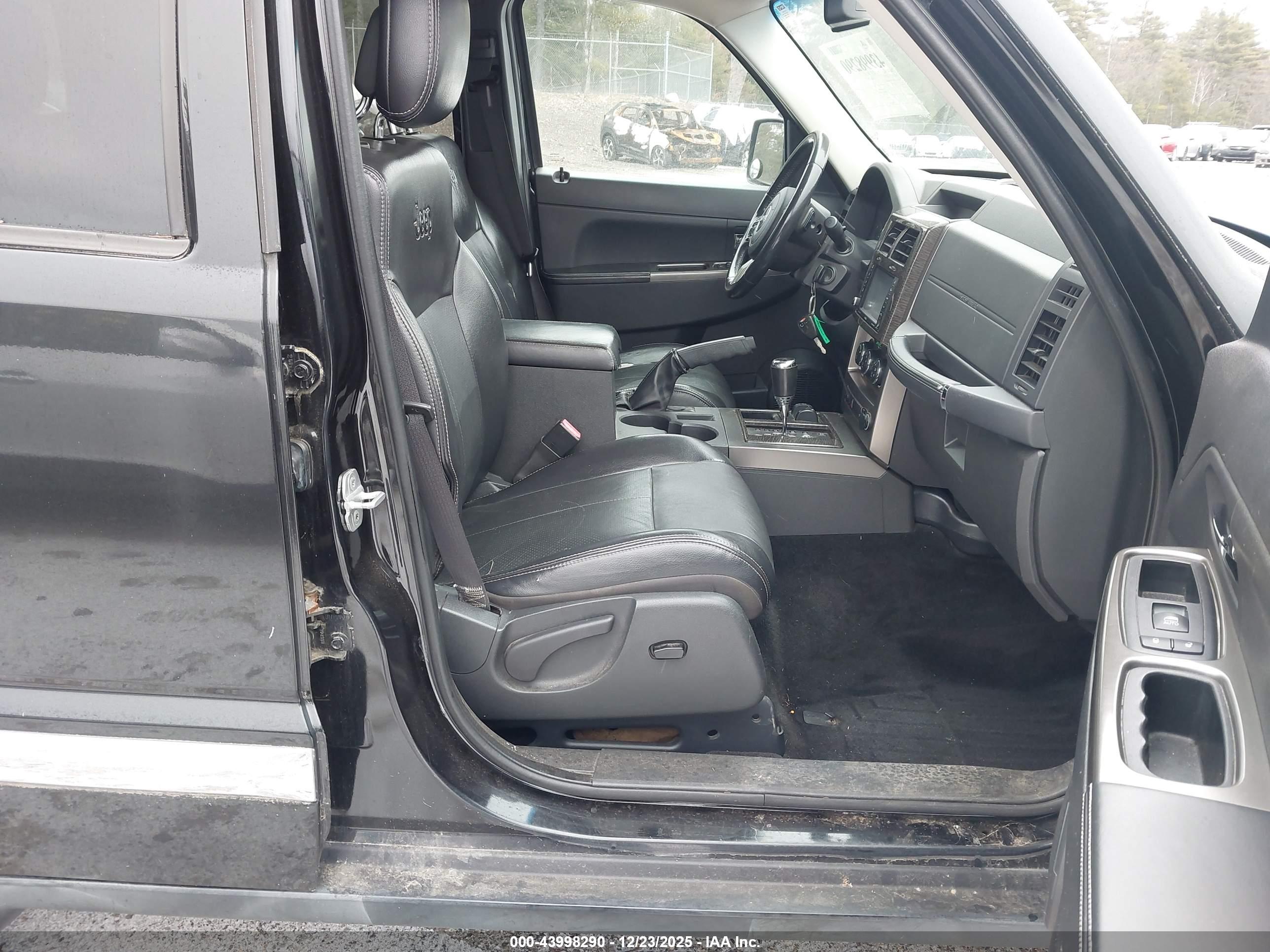 JEEP LIBERTY image 5