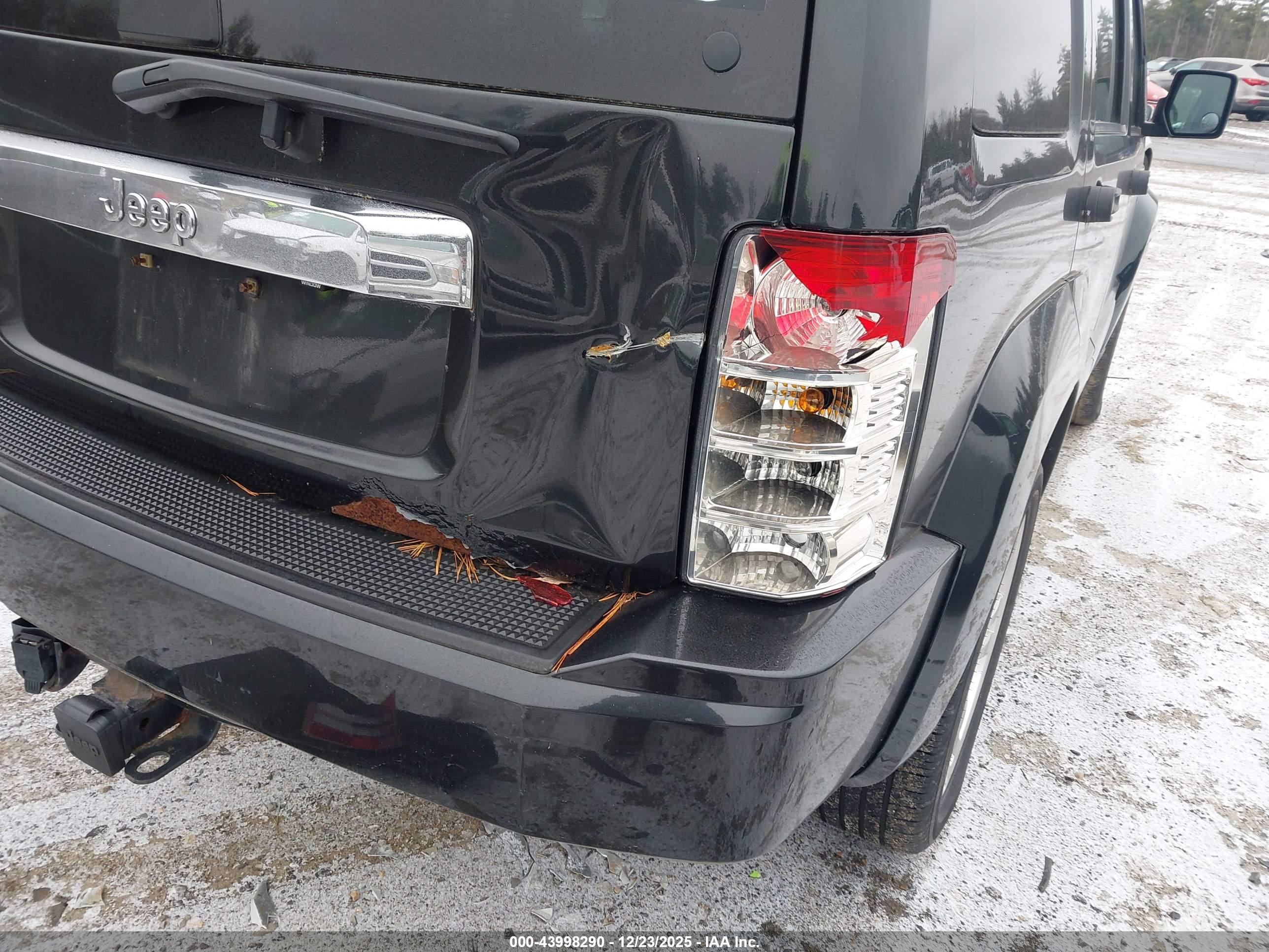 JEEP LIBERTY image 6