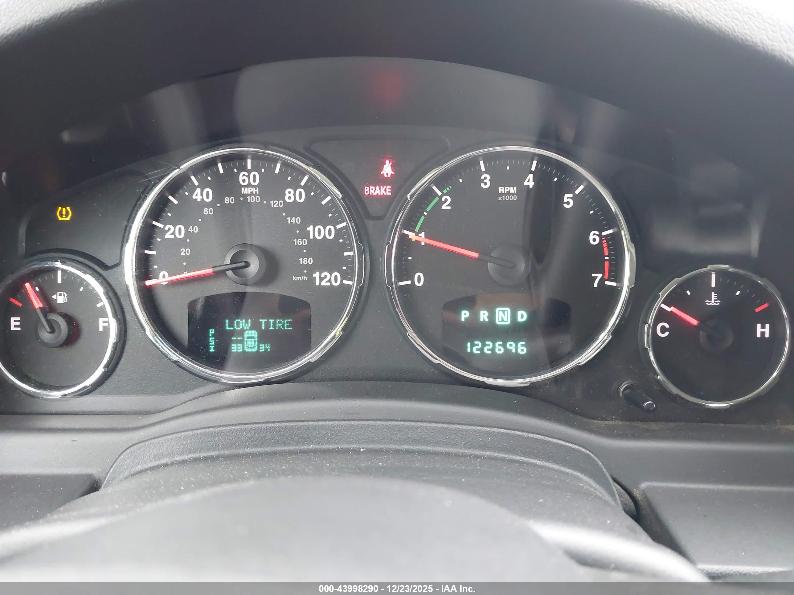 JEEP LIBERTY image 7