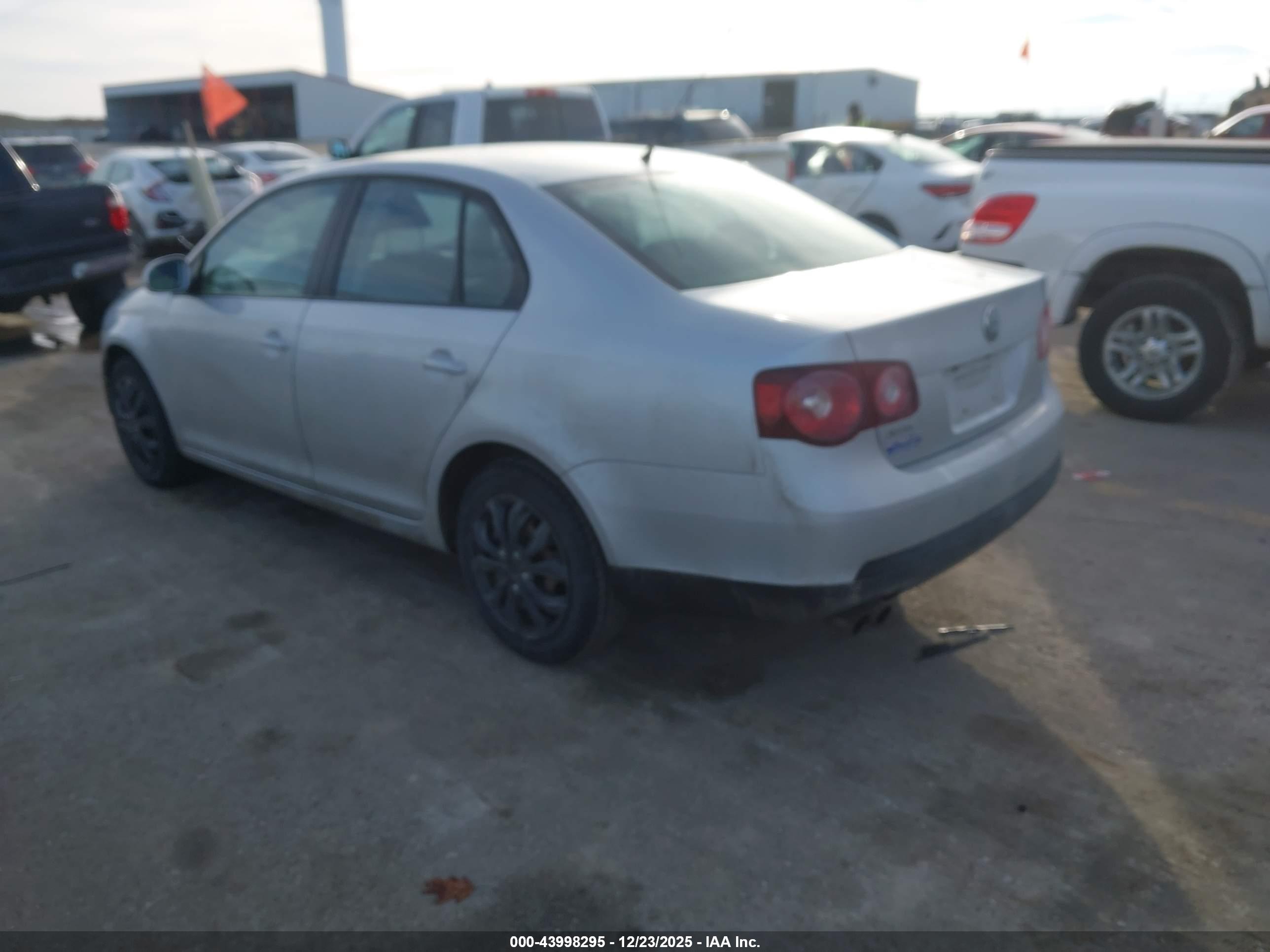 VOLKSWAGEN JETTA image 3