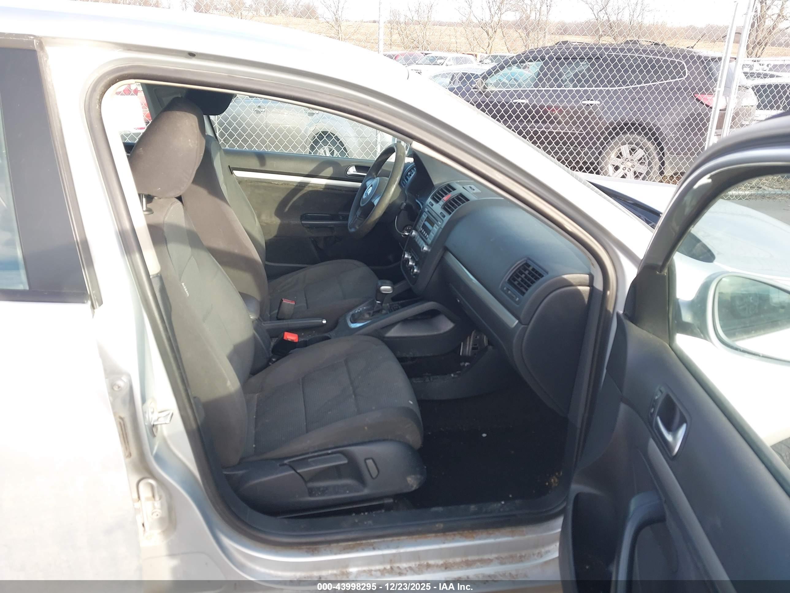 VOLKSWAGEN JETTA image 5