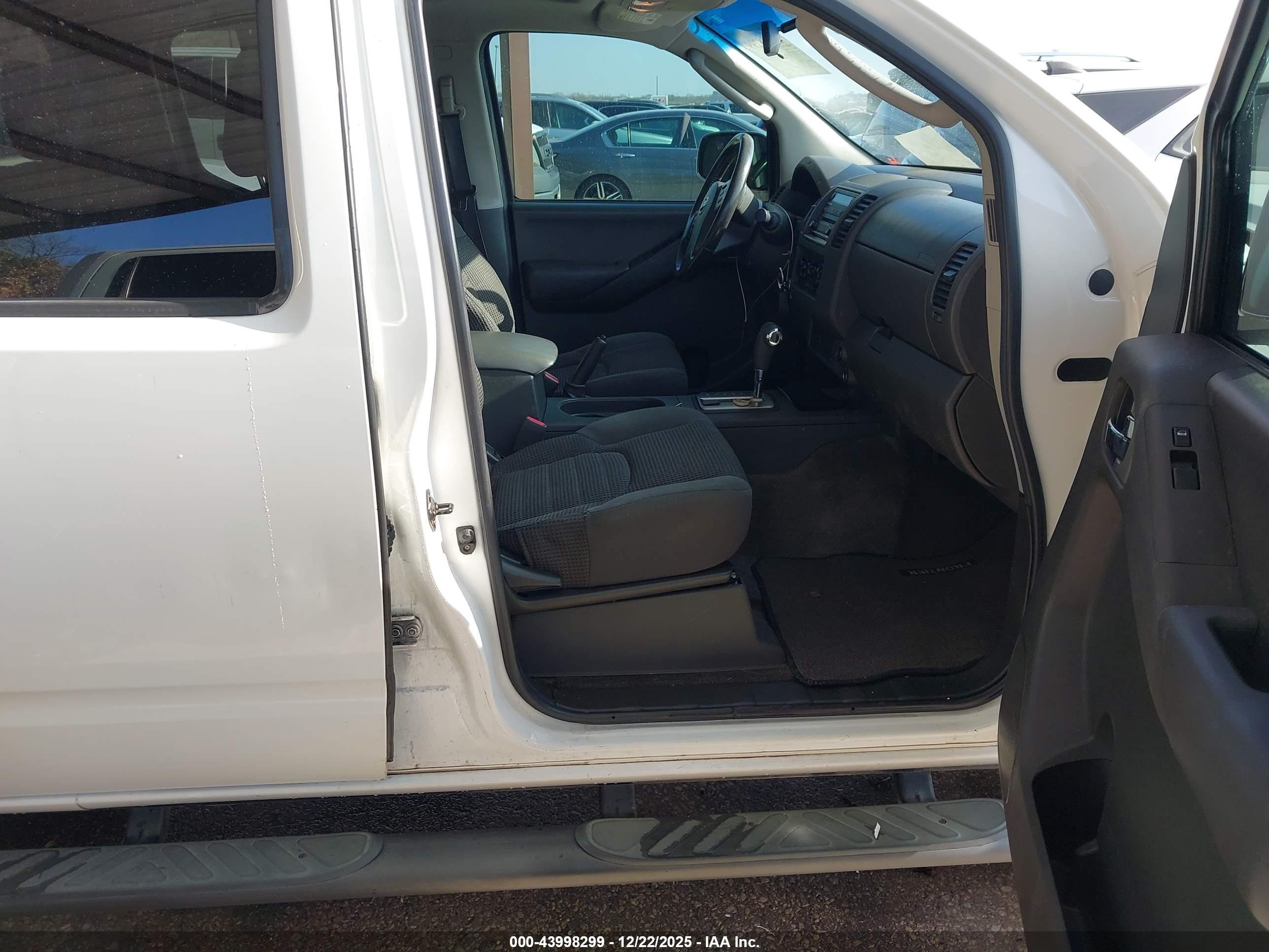 NISSAN FRONTIER image 5