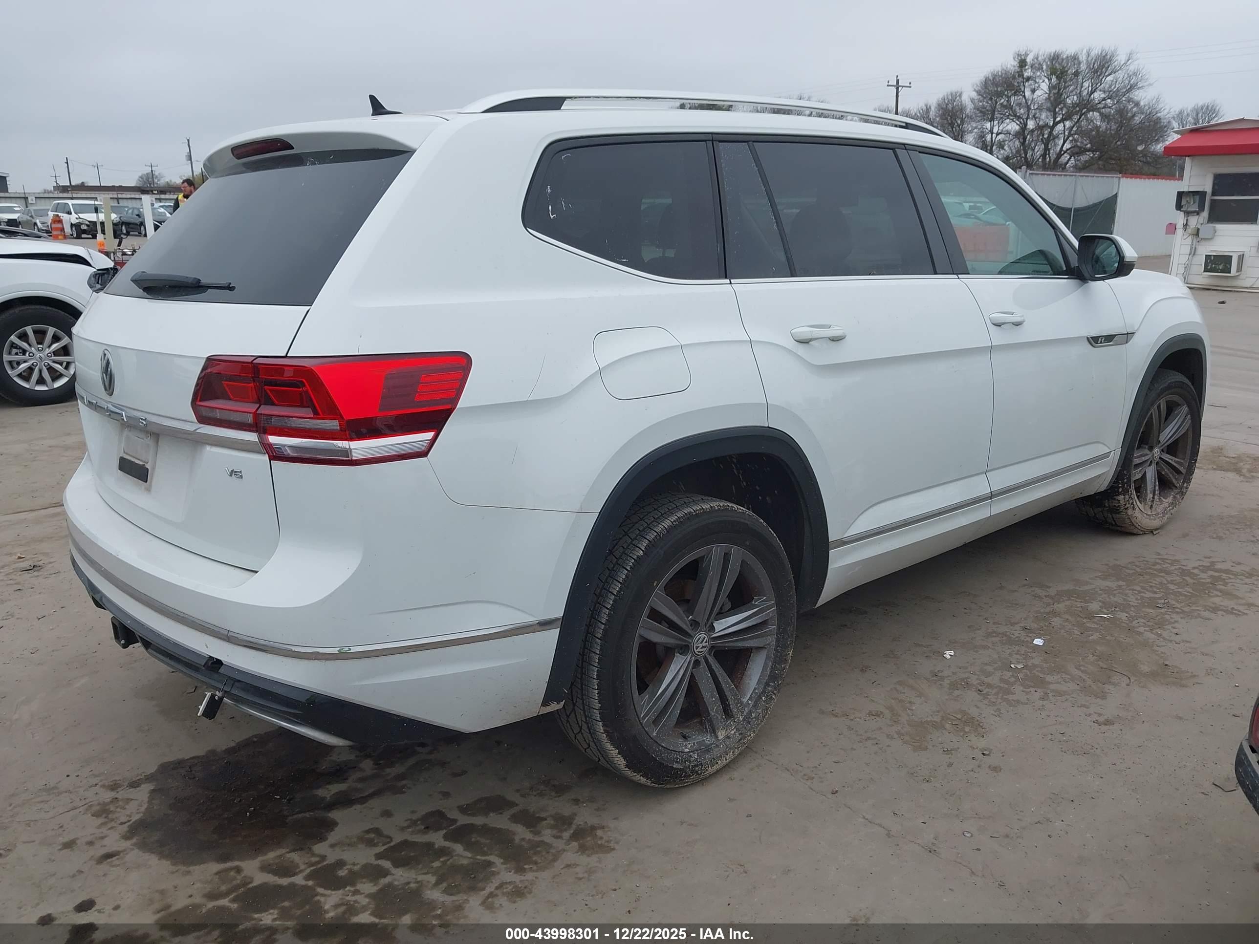 VOLKSWAGEN ATLAS image 4