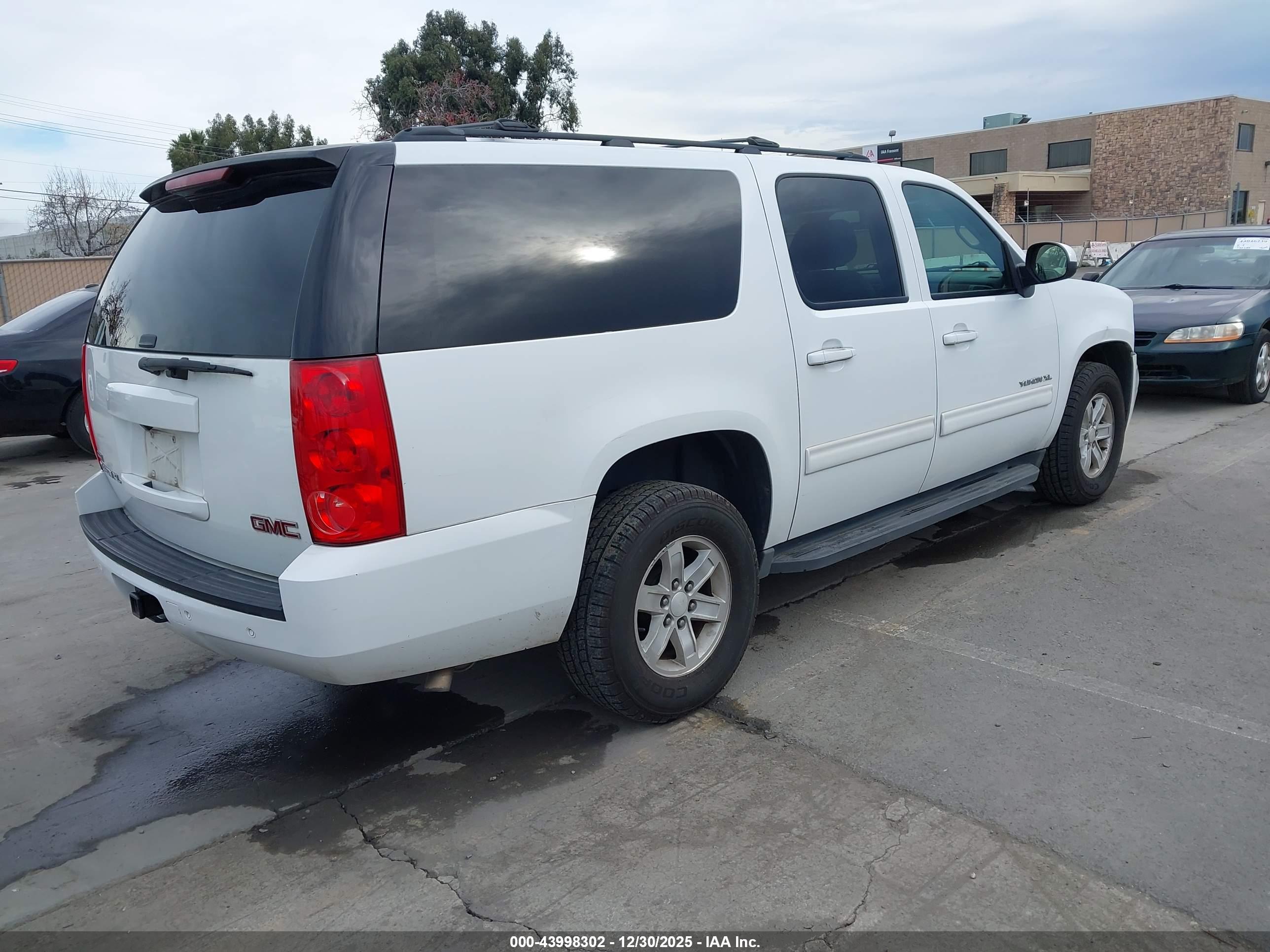 GMC YUKON image 4