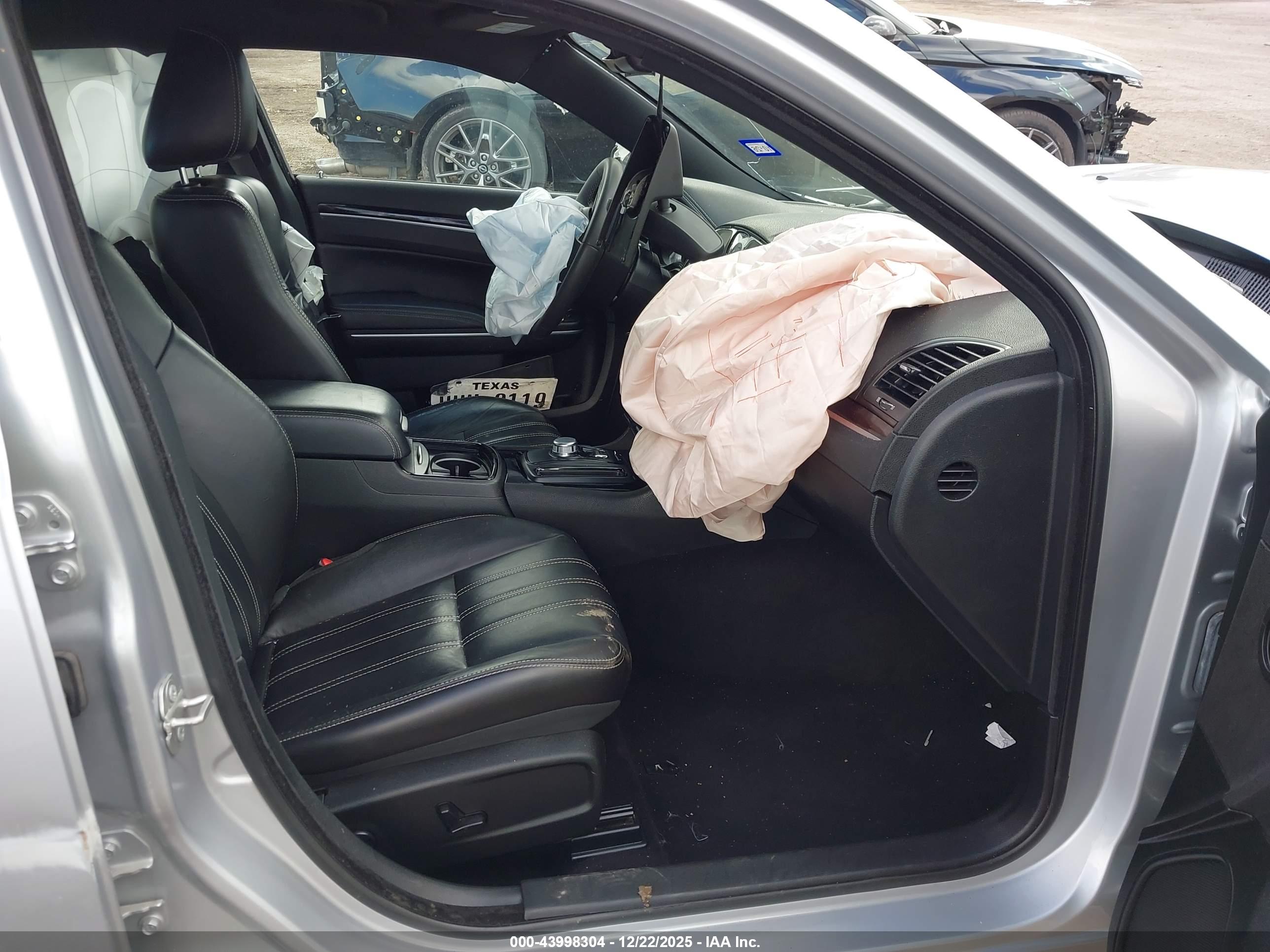 CHRYSLER 300 image 5