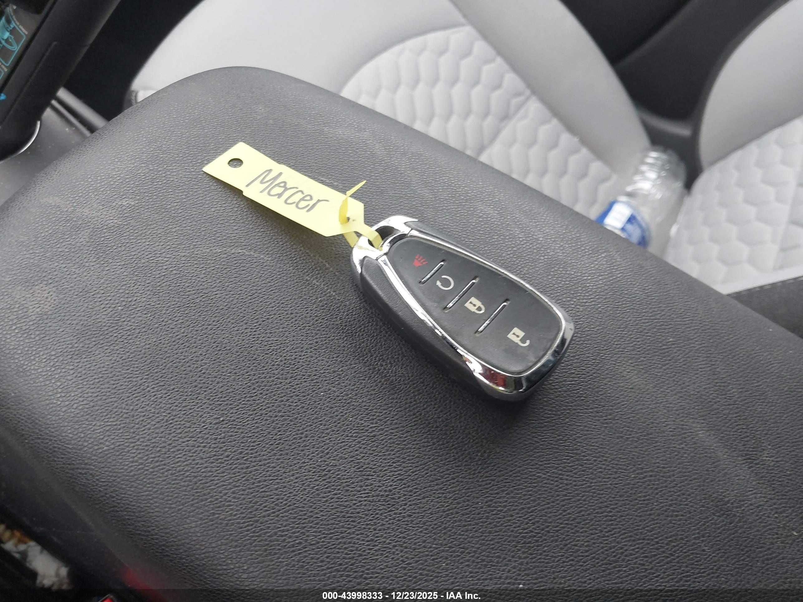CHEVROLET EQUINOX image 11