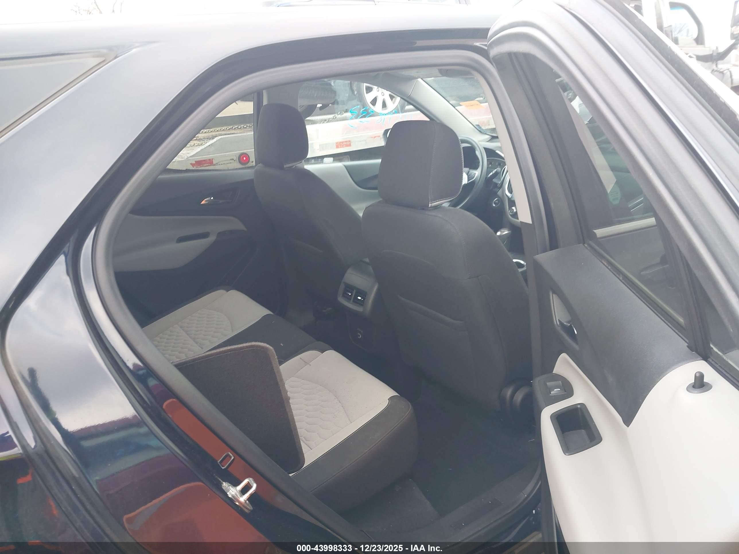 CHEVROLET EQUINOX image 8