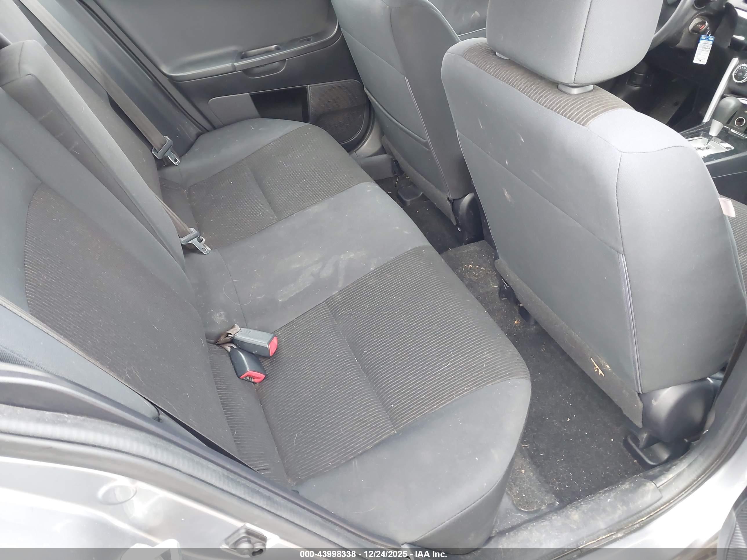 MITSUBISHI LANCER image 8