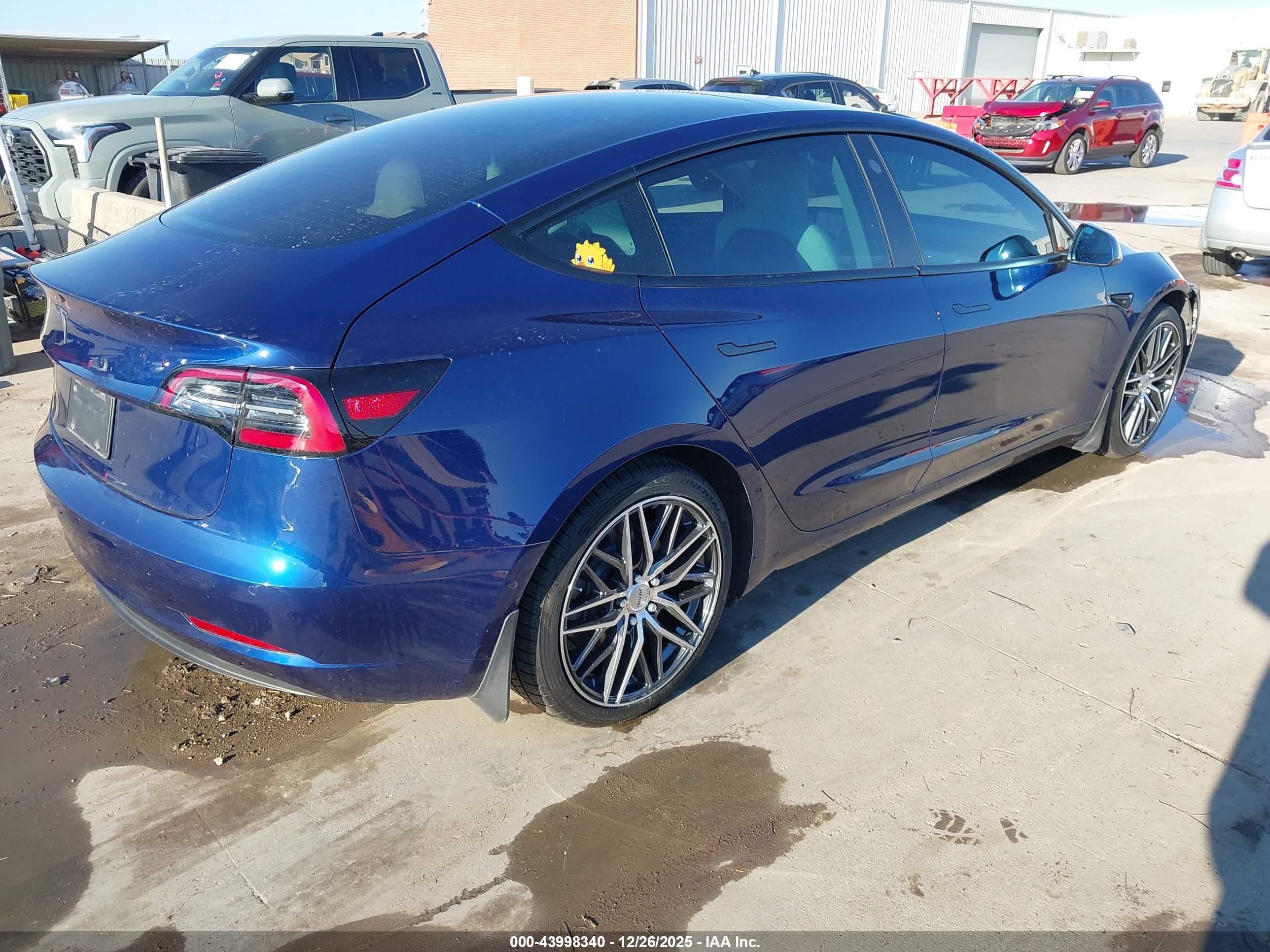 TESLA MODEL image 4