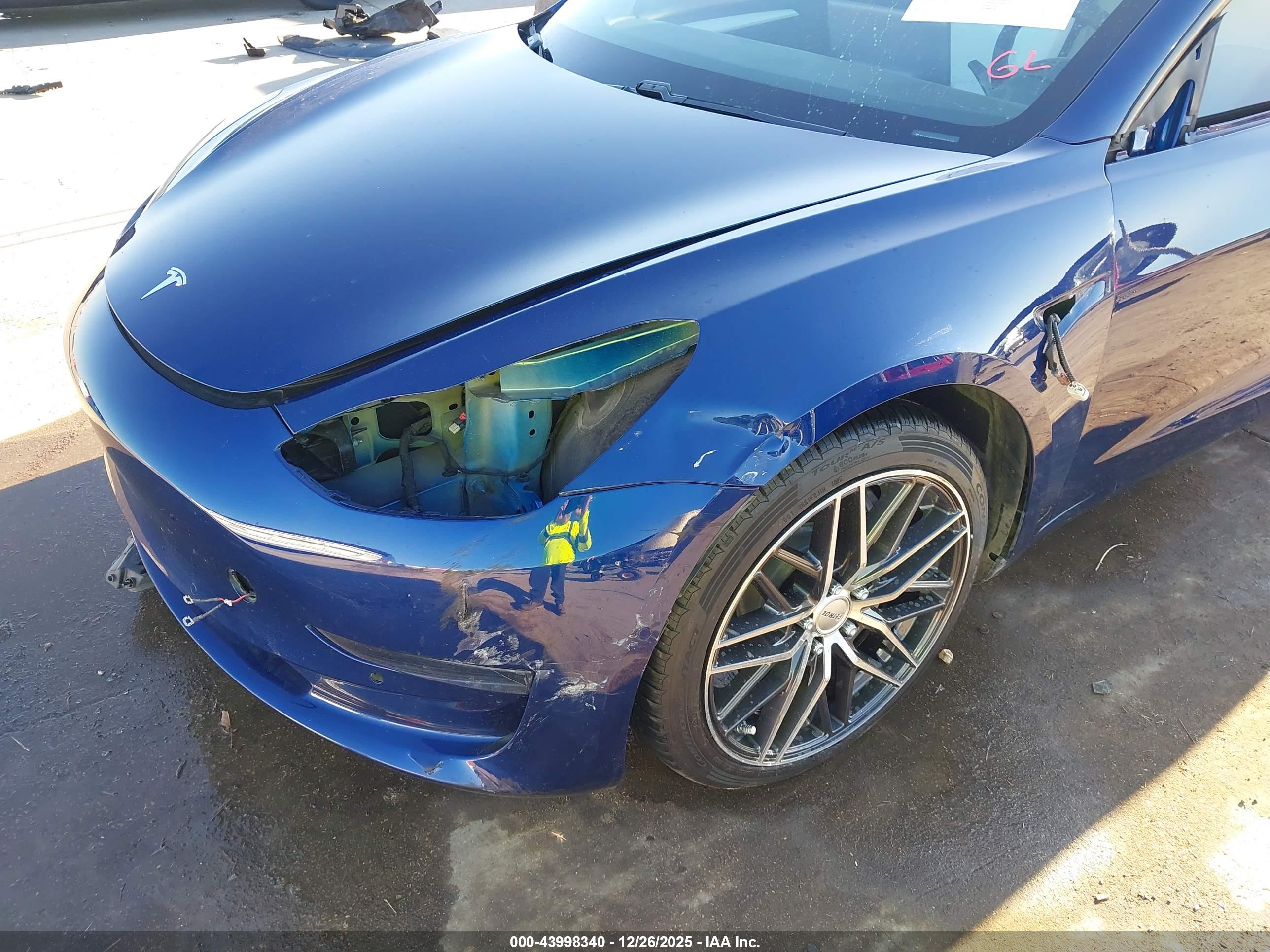 TESLA MODEL image 6
