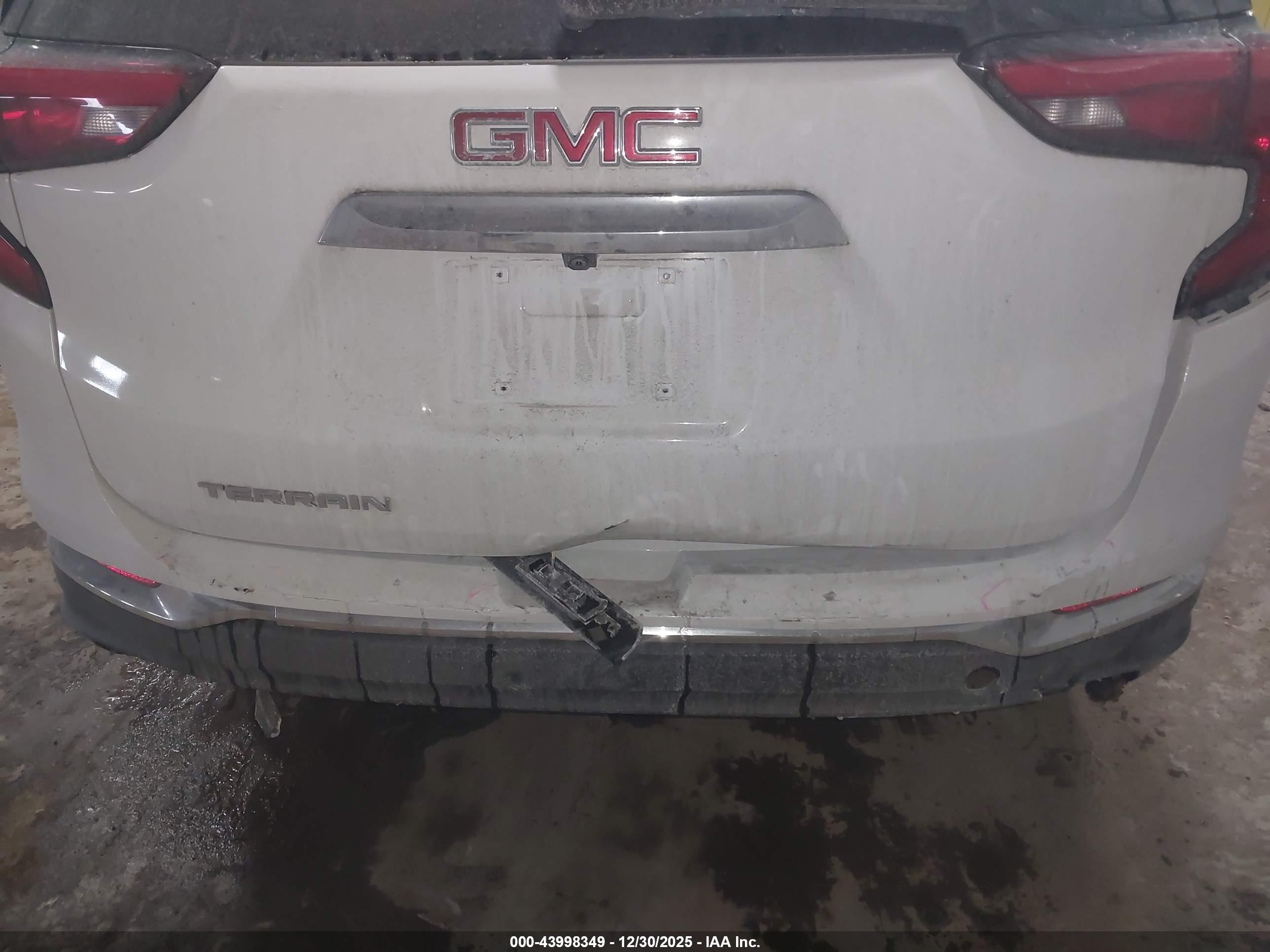 GMC TERRAIN image 6