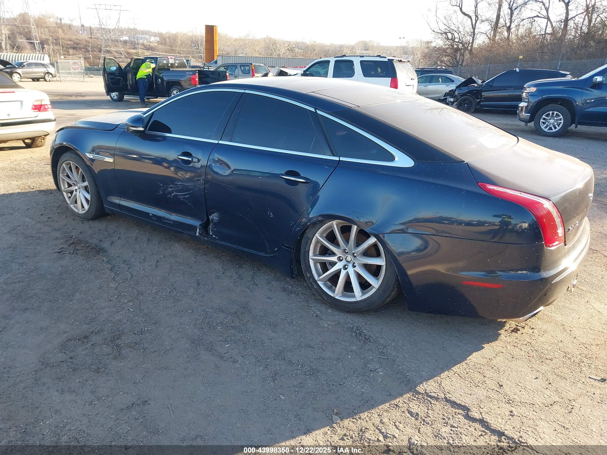 JAGUAR XJ image 3