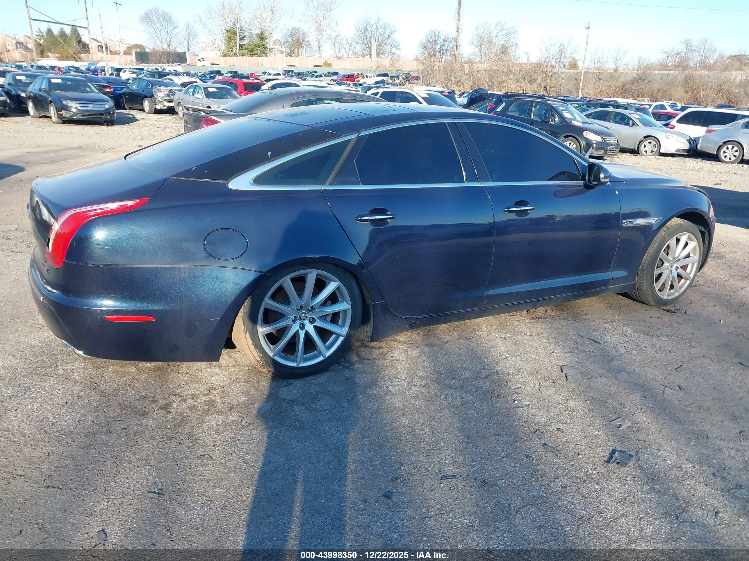 JAGUAR XJ image 4