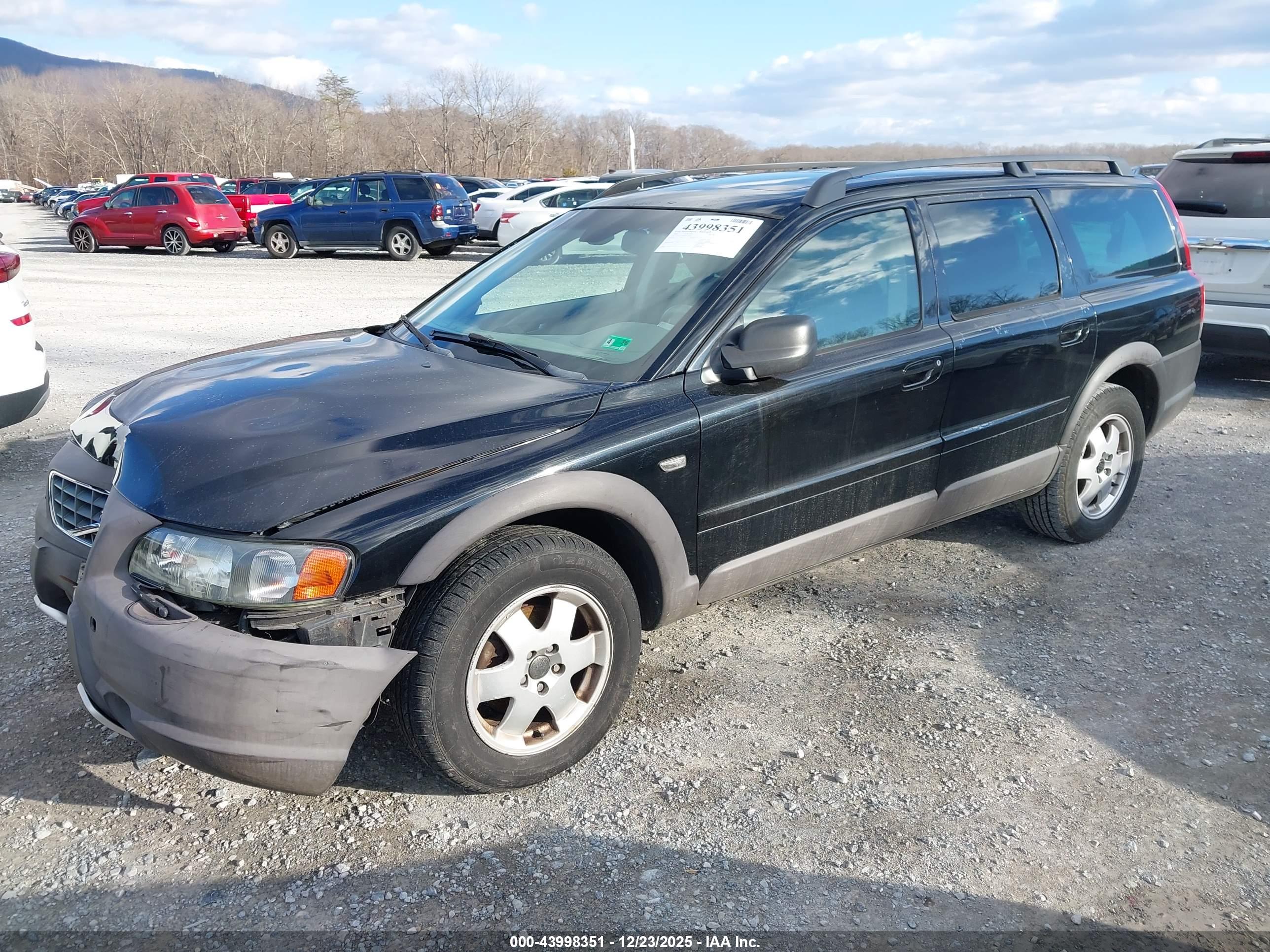 VOLVO XC70 image 2