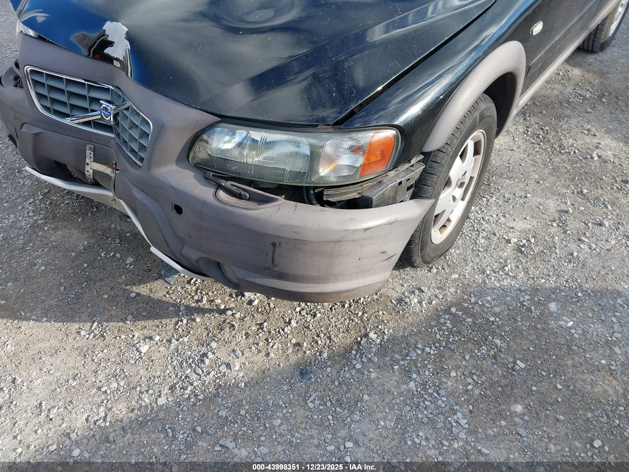VOLVO XC70 image 6