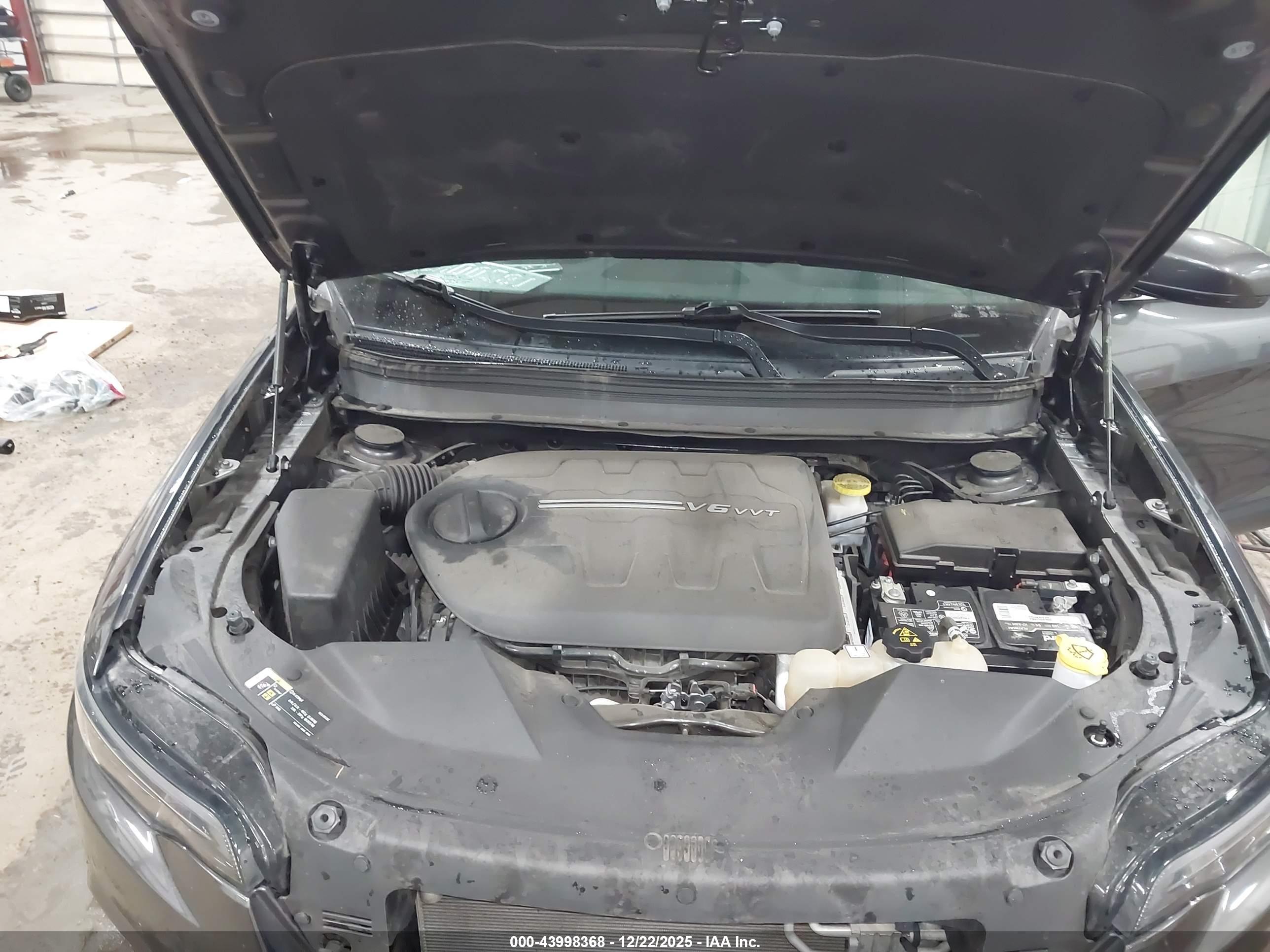 JEEP CHEROKEE image 10