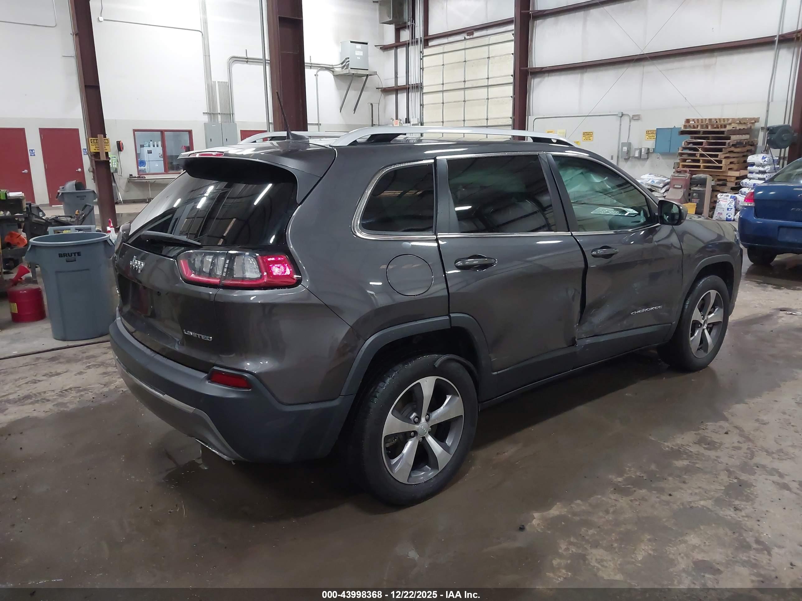 JEEP CHEROKEE image 4