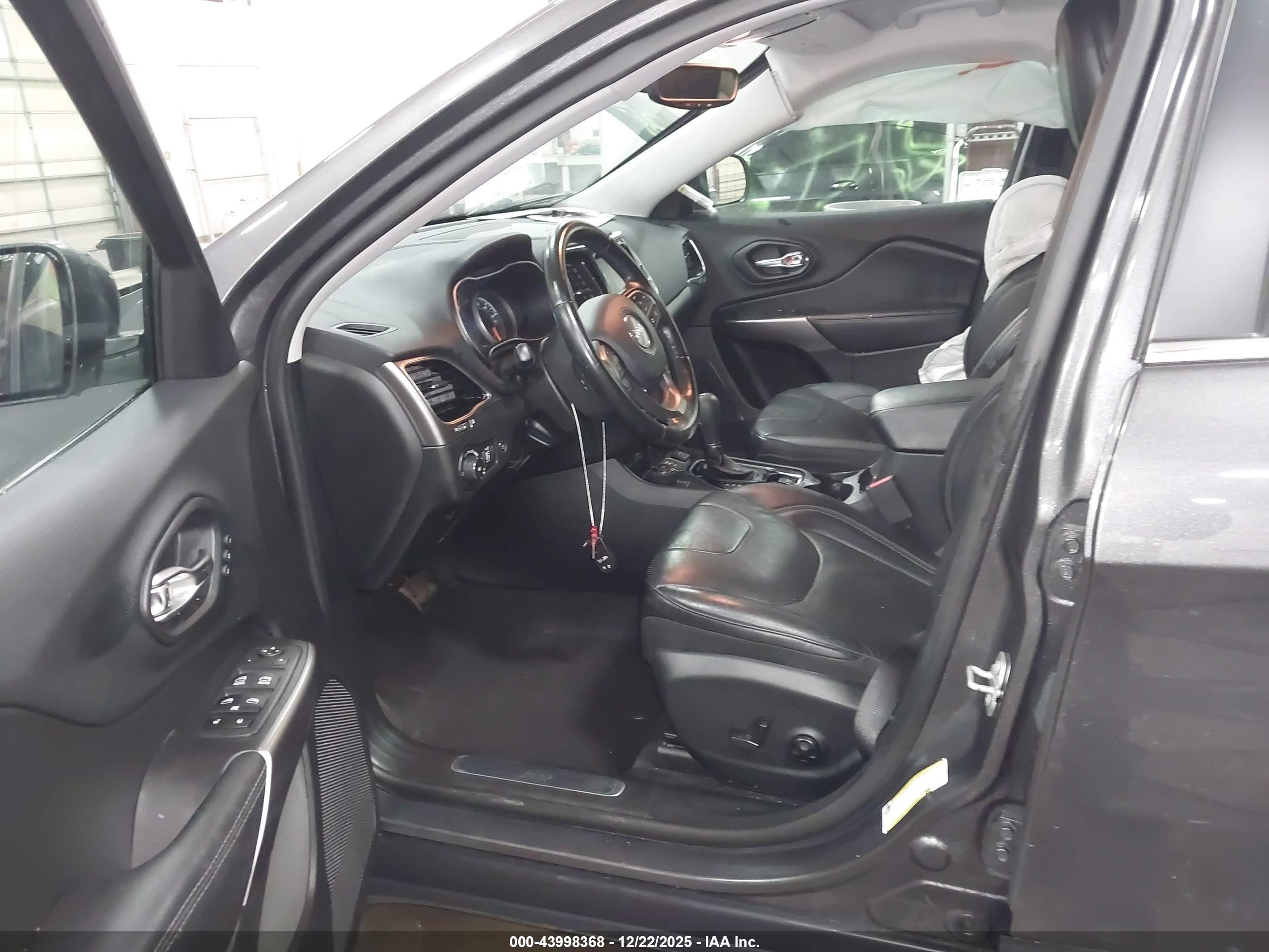 JEEP CHEROKEE image 5