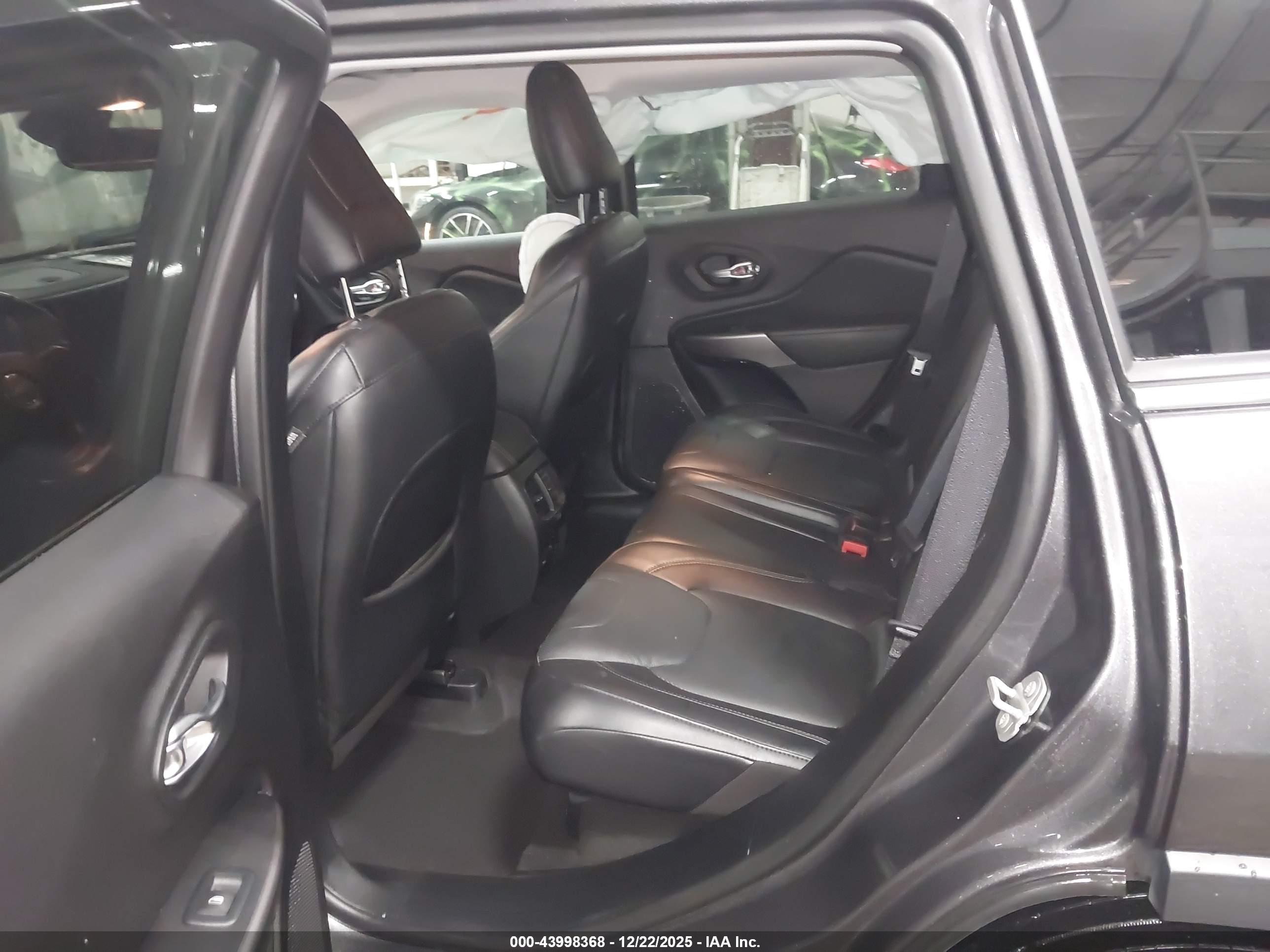 JEEP CHEROKEE image 8