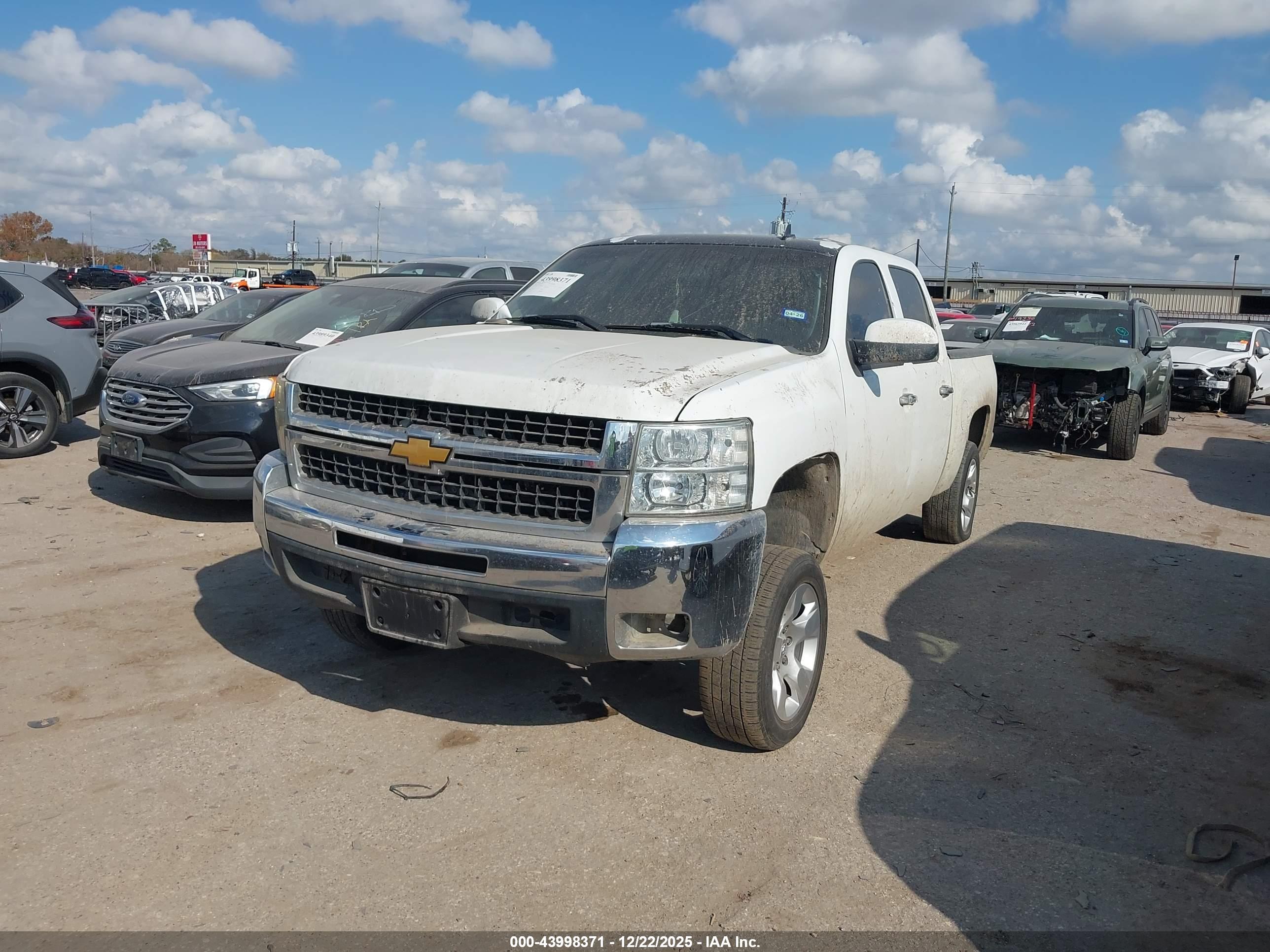 CHEVROLET SILVERADO image 2