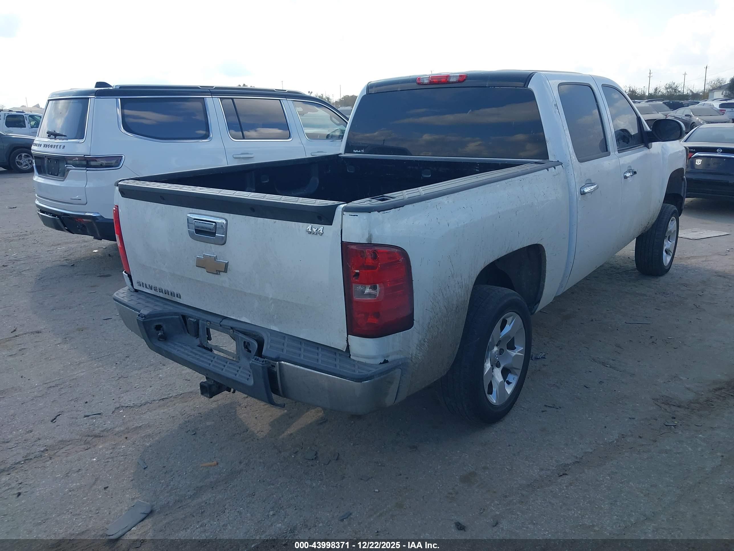 CHEVROLET SILVERADO image 4