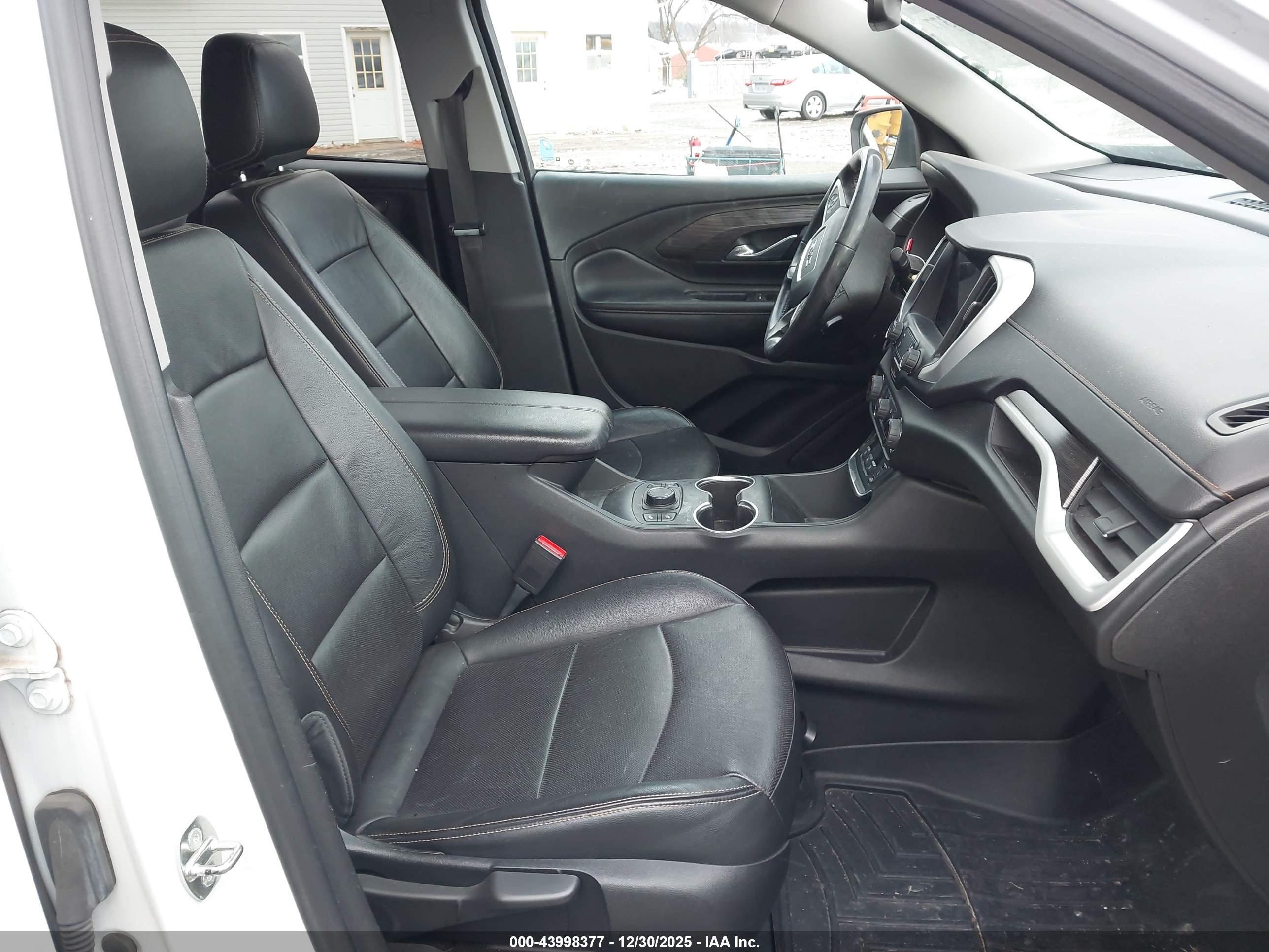 GMC TERRAIN image 5