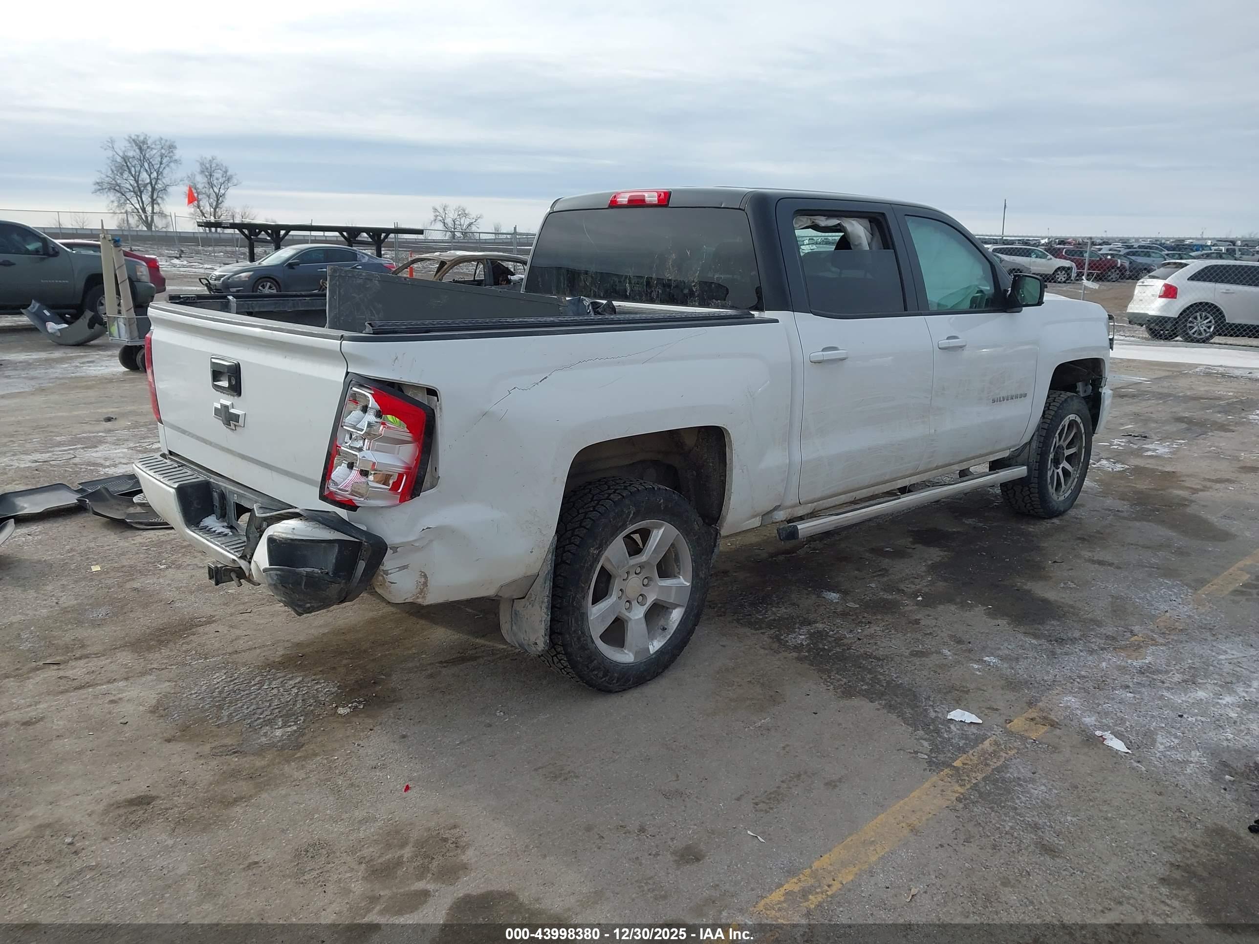 CHEVROLET SILVERADO image 4