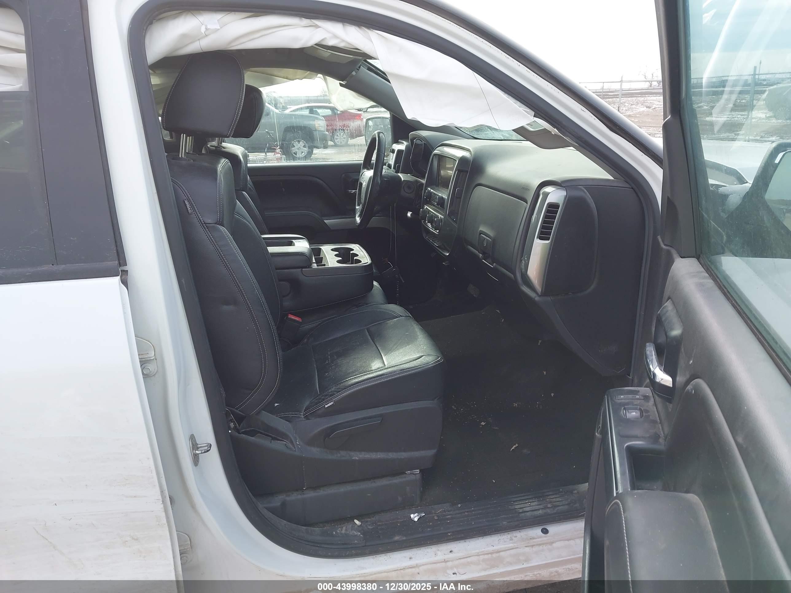 CHEVROLET SILVERADO image 5