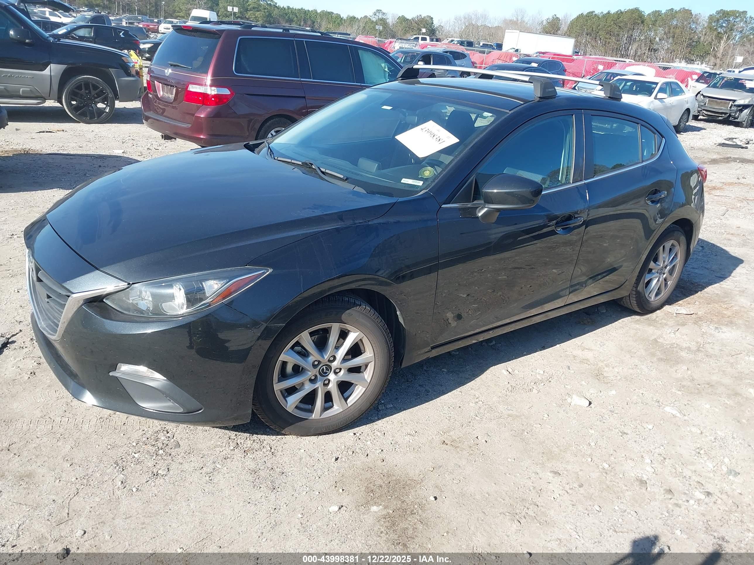 MAZDA MAZDA3 image 2