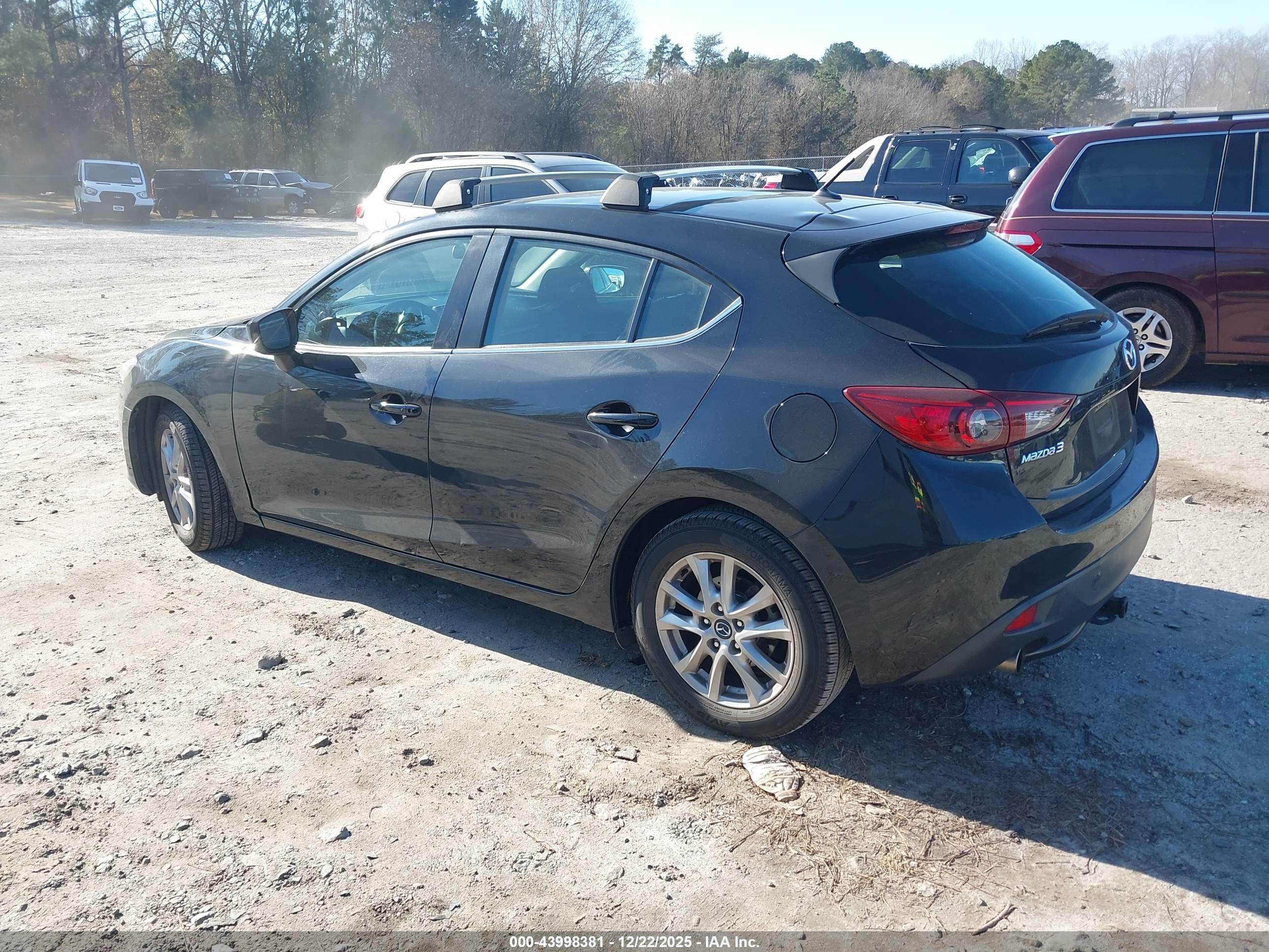 MAZDA MAZDA3 image 3