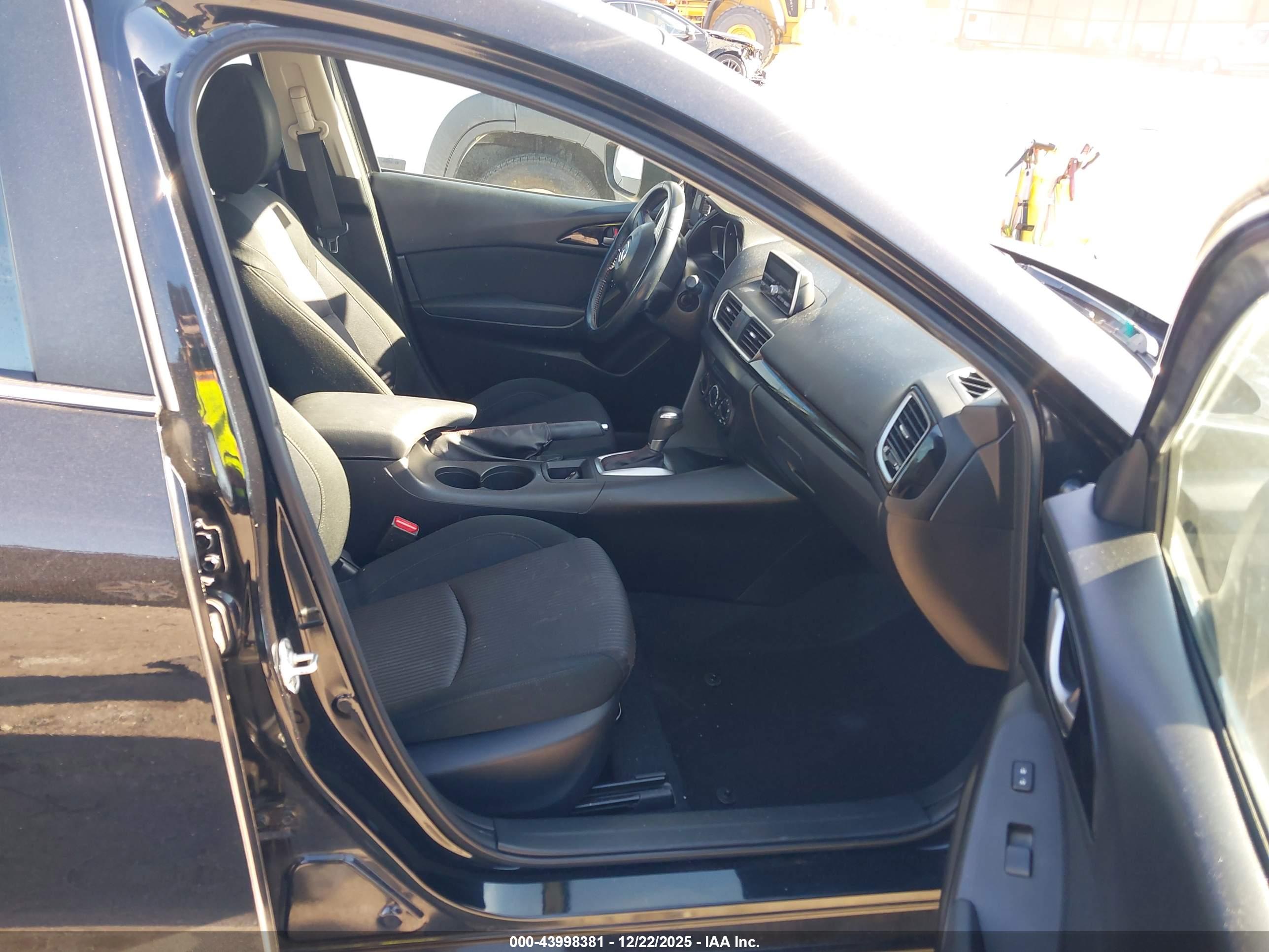 MAZDA MAZDA3 image 5