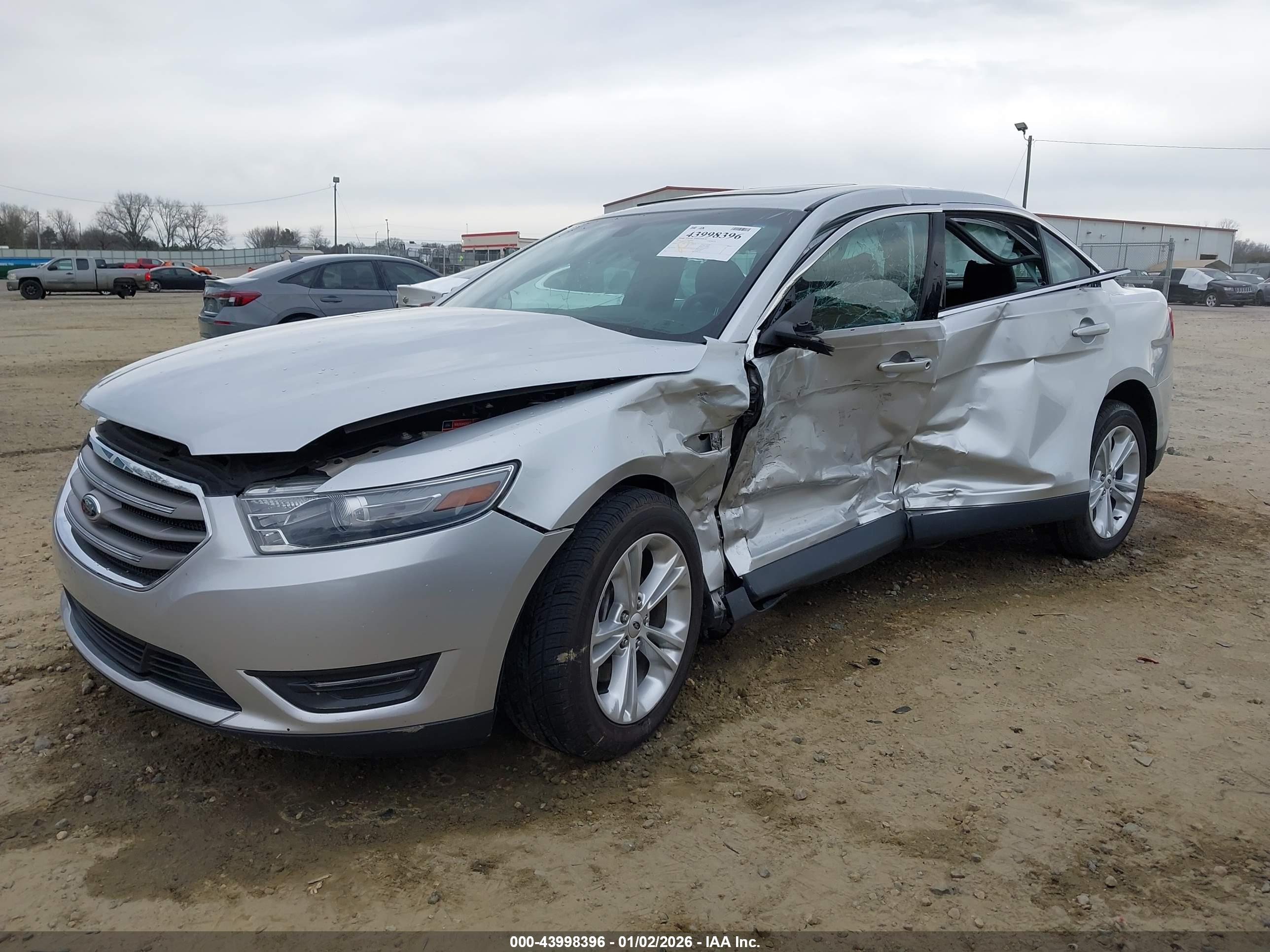 FORD TAURUS image 6