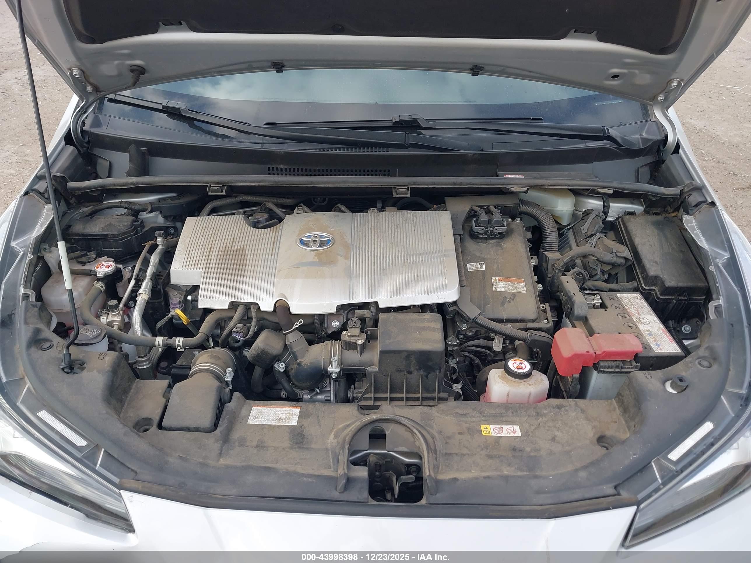 TOYOTA PRIUS image 10