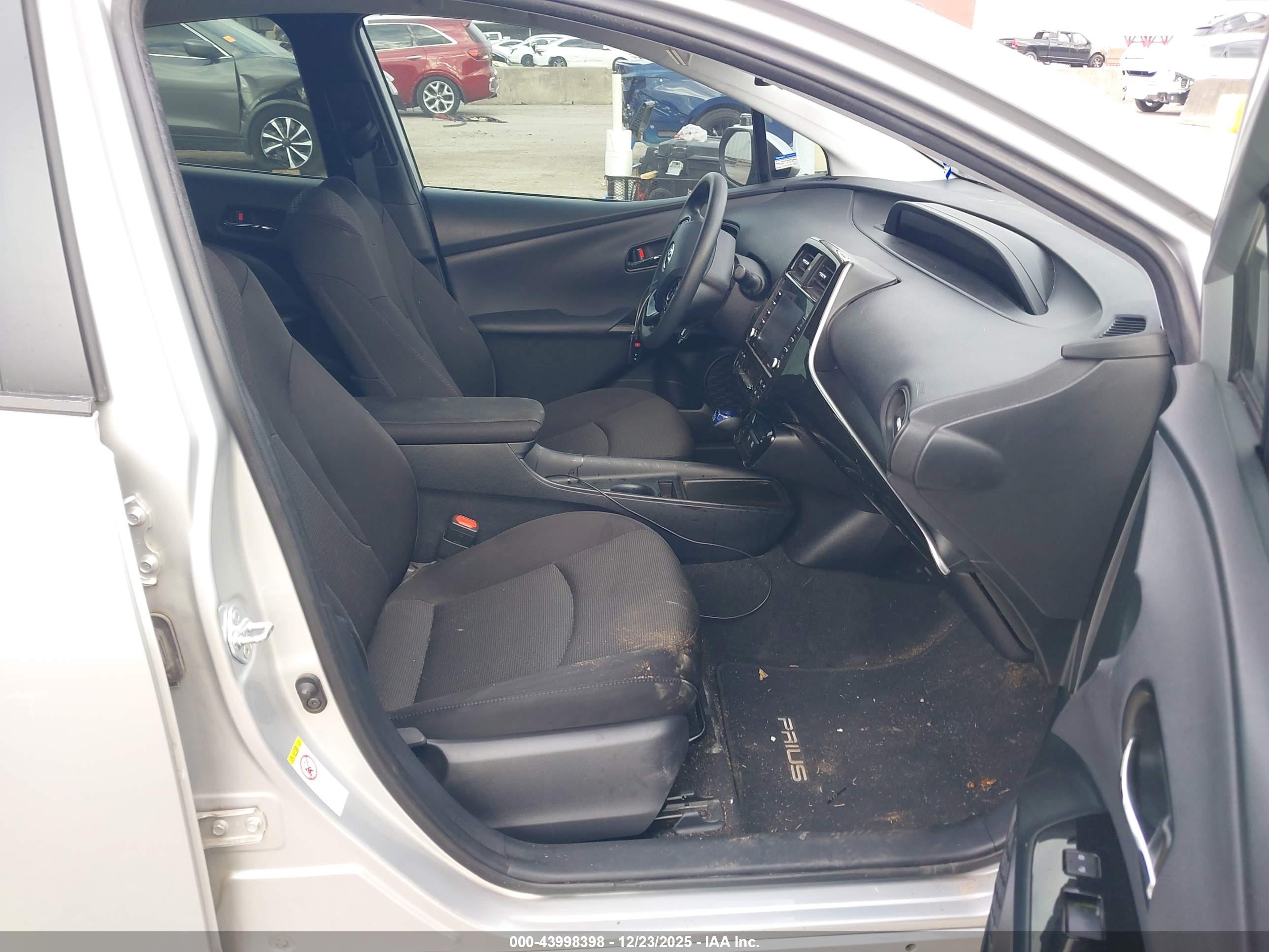 TOYOTA PRIUS image 5