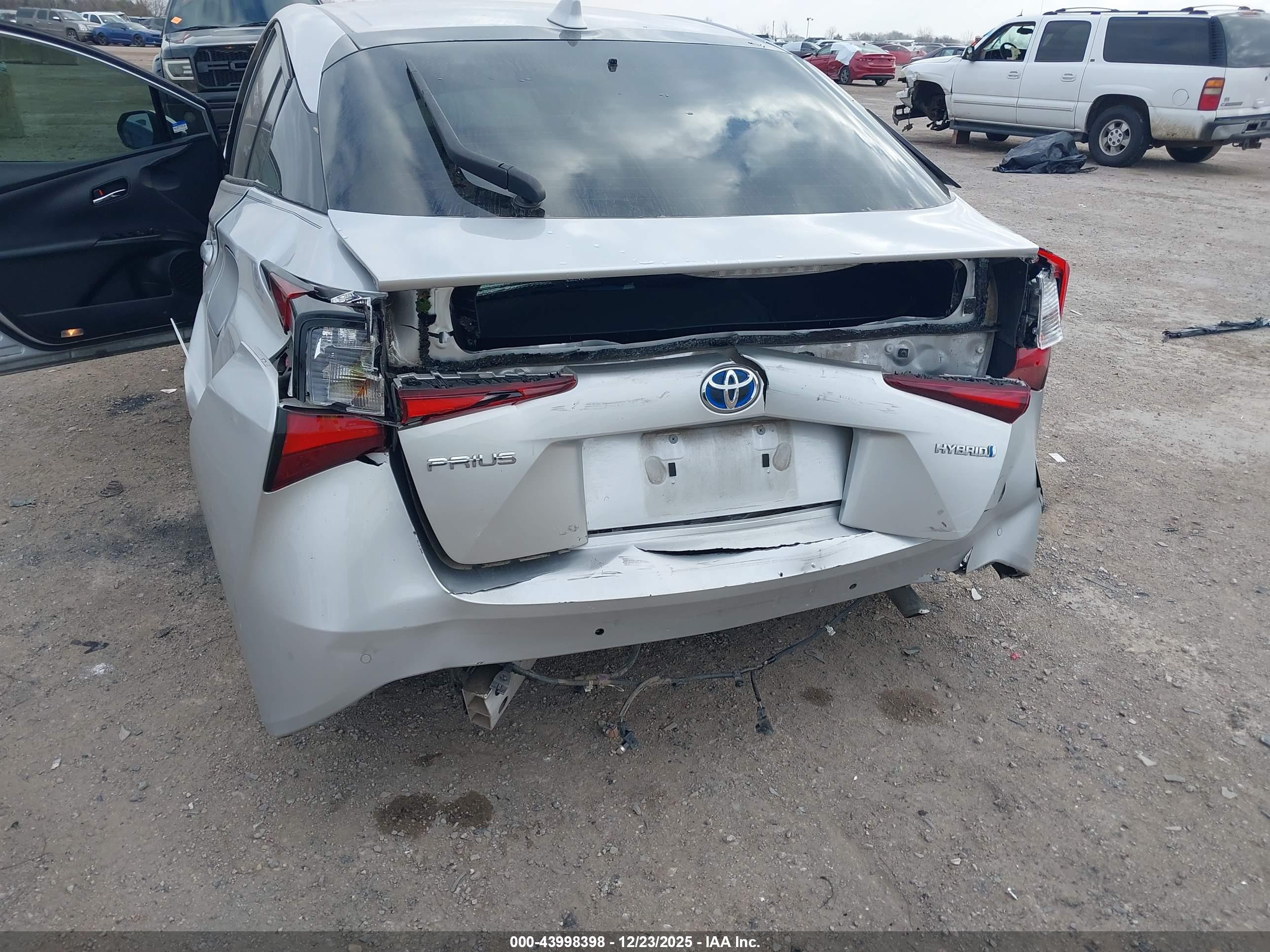 TOYOTA PRIUS image 6