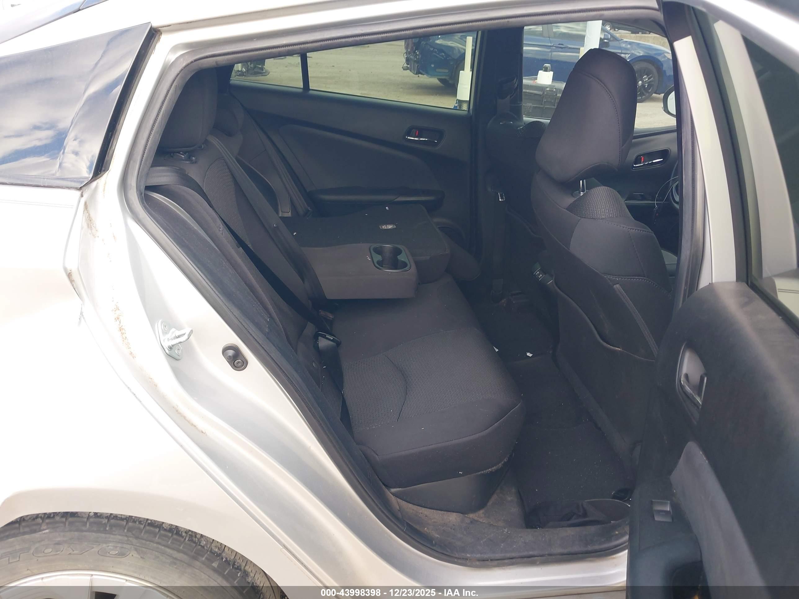 TOYOTA PRIUS image 8