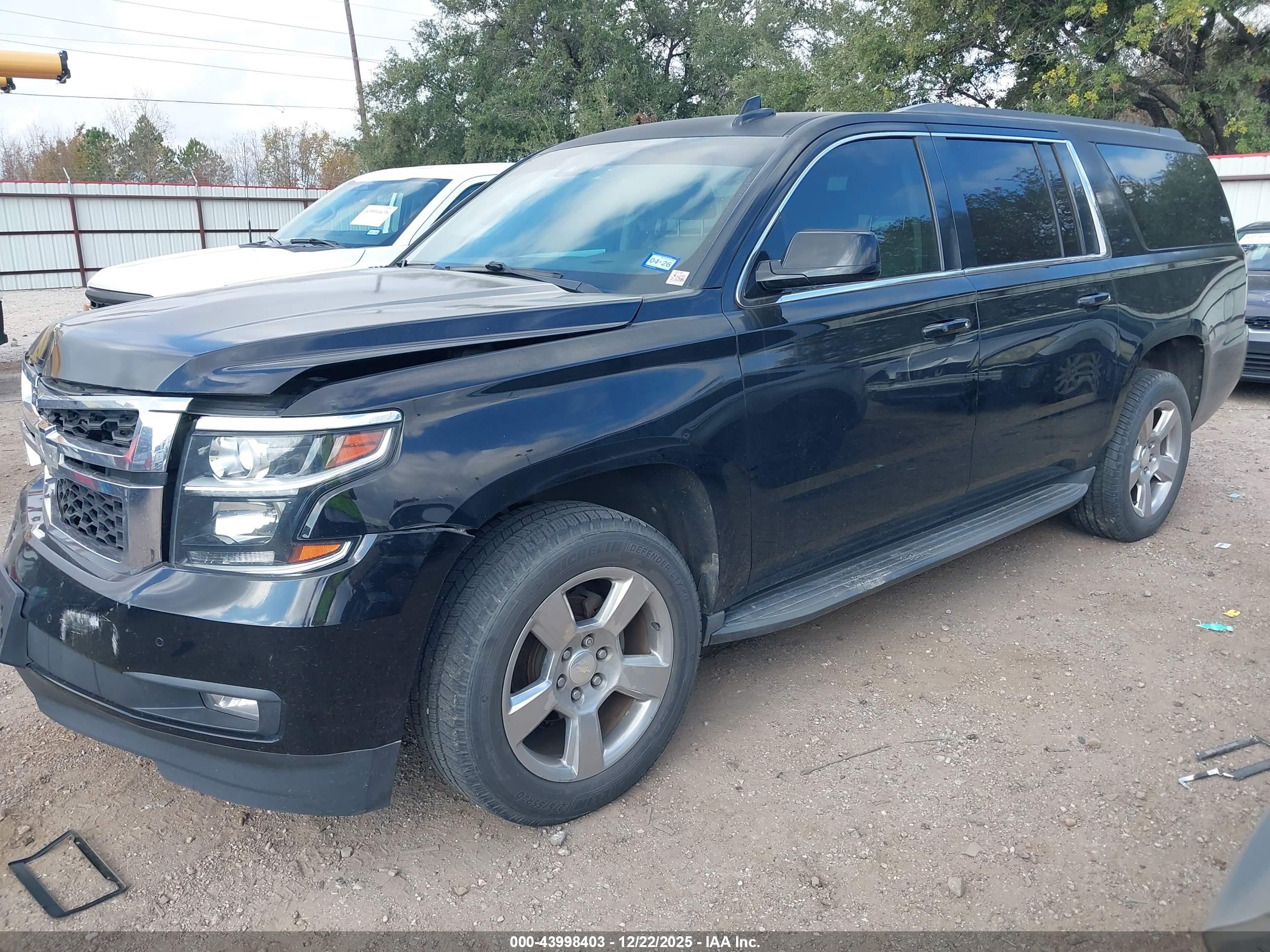 CHEVROLET SUBURBAN image 2